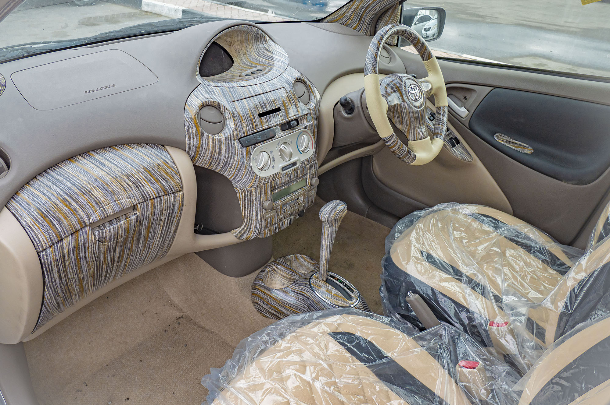 
								Toyota Platz 2WD Model 2005 full									
