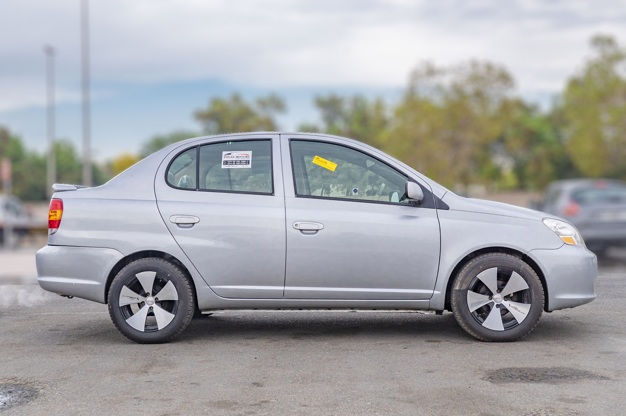 
								Toyota Platz 2WD Model 2005 full									