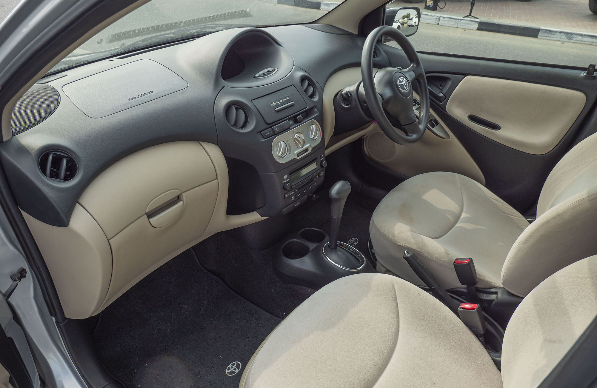 
								Toyota Vitz SCP10 2004 Model full									