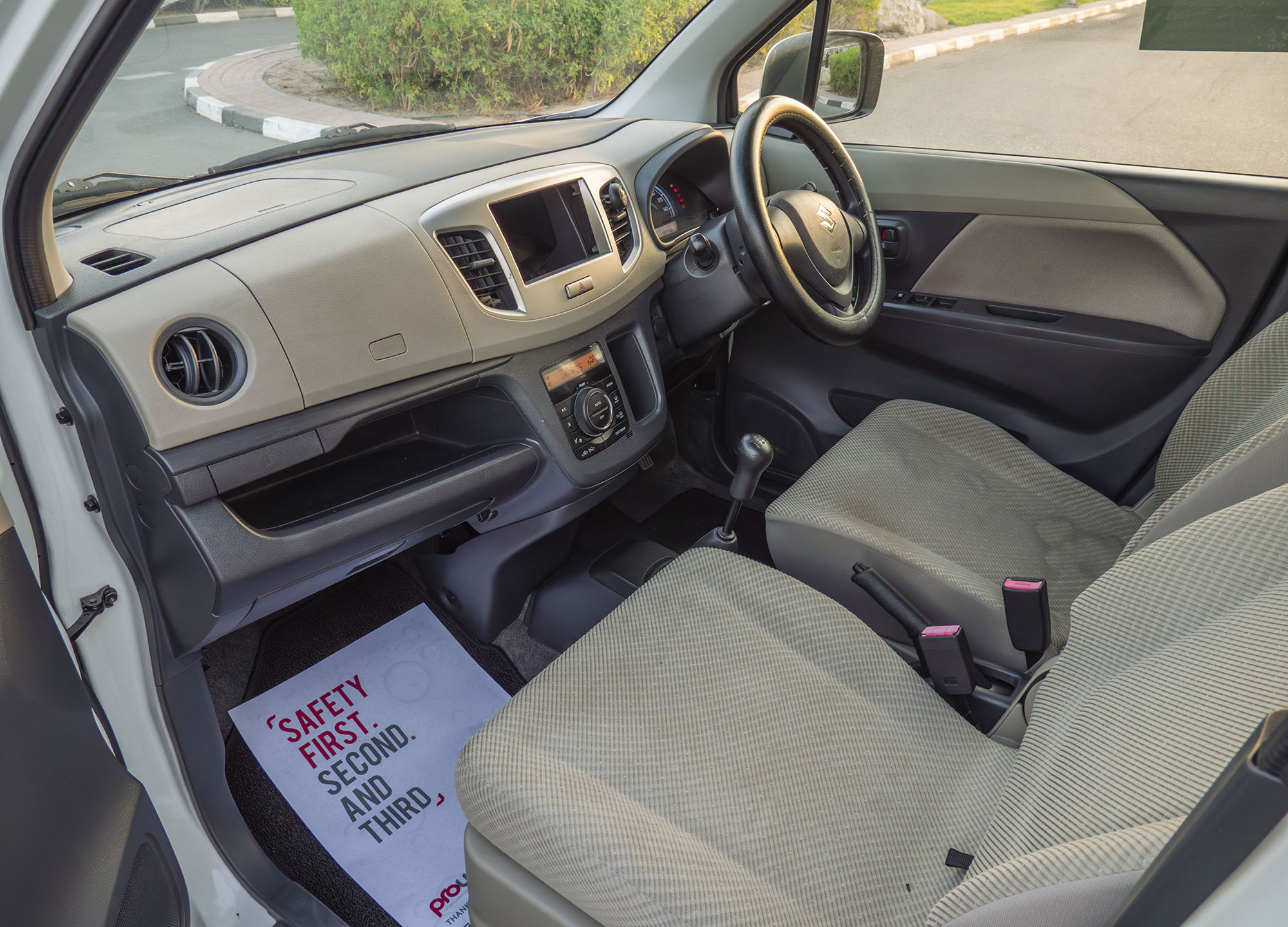 
								Suzuki wagon R Model 2015 Manual full									