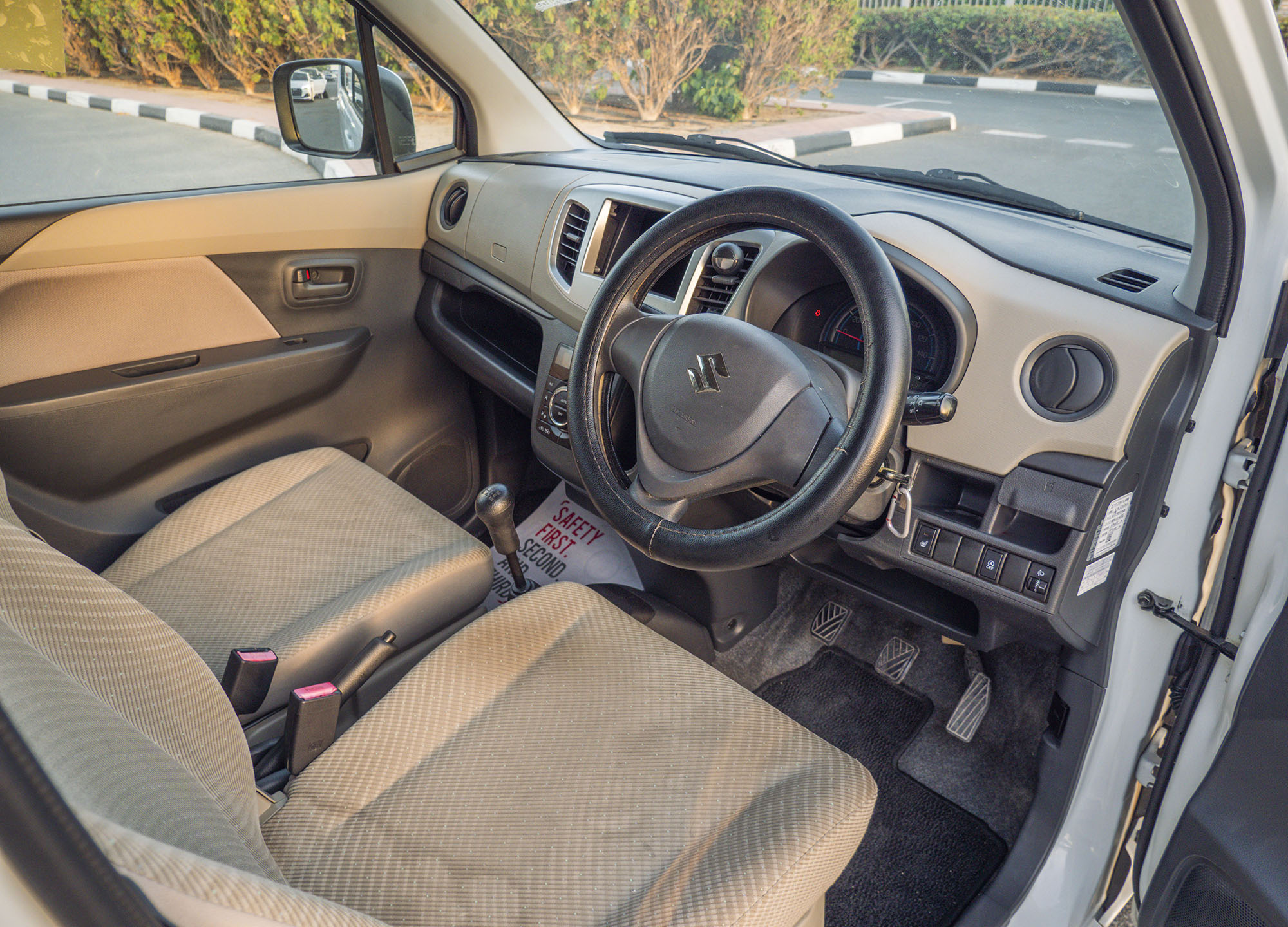 
								Suzuki wagon R Model 2015 Manual full									