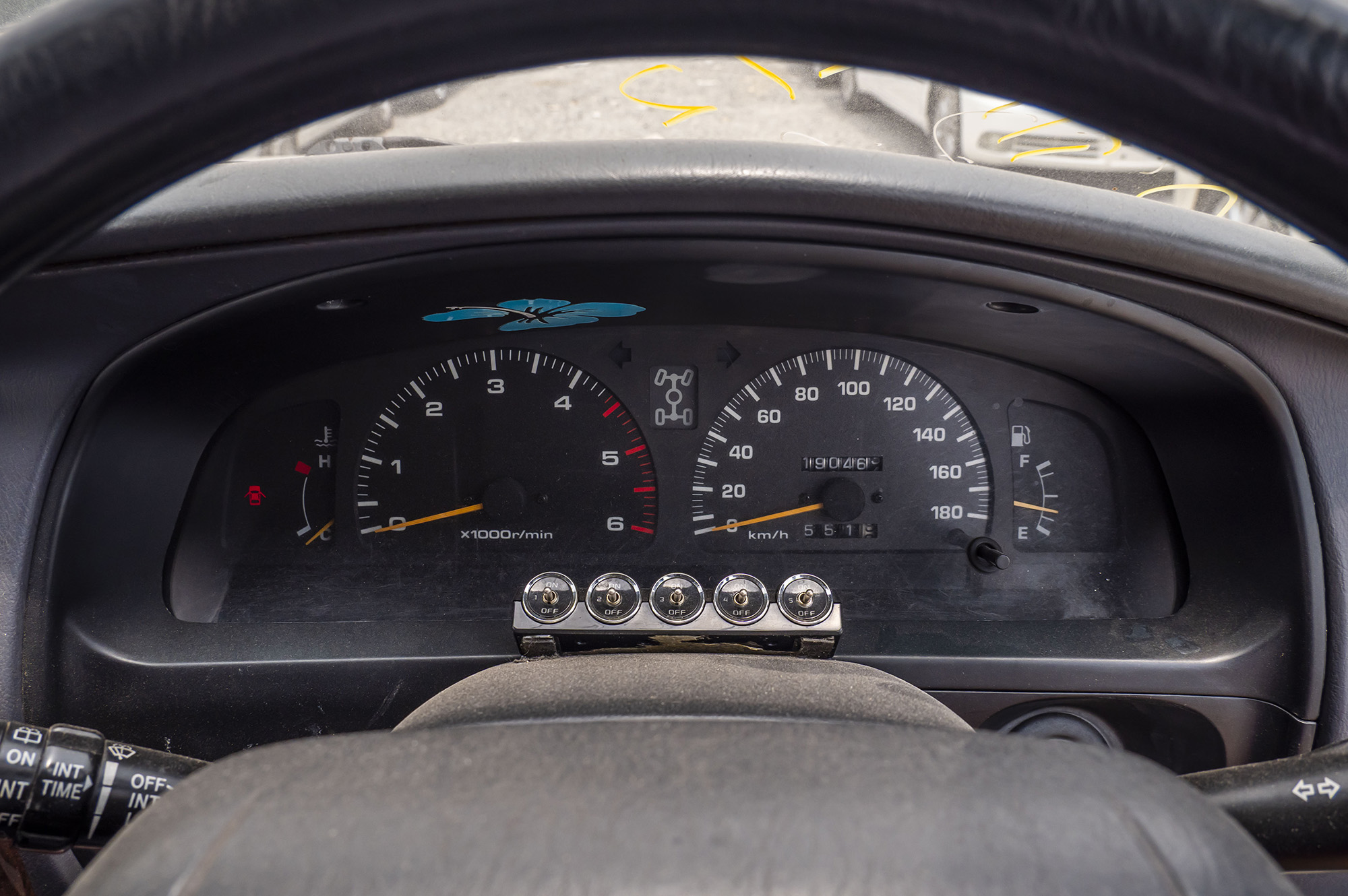 
								TOYOTA HILUX SURF 4WD 1KZ DIESEL MODEL 1996 full									
