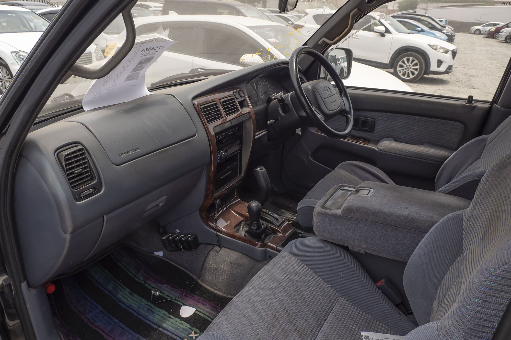 
								TOYOTA HILUX SURF 4WD 1KZ DIESEL MODEL 1996 full									
