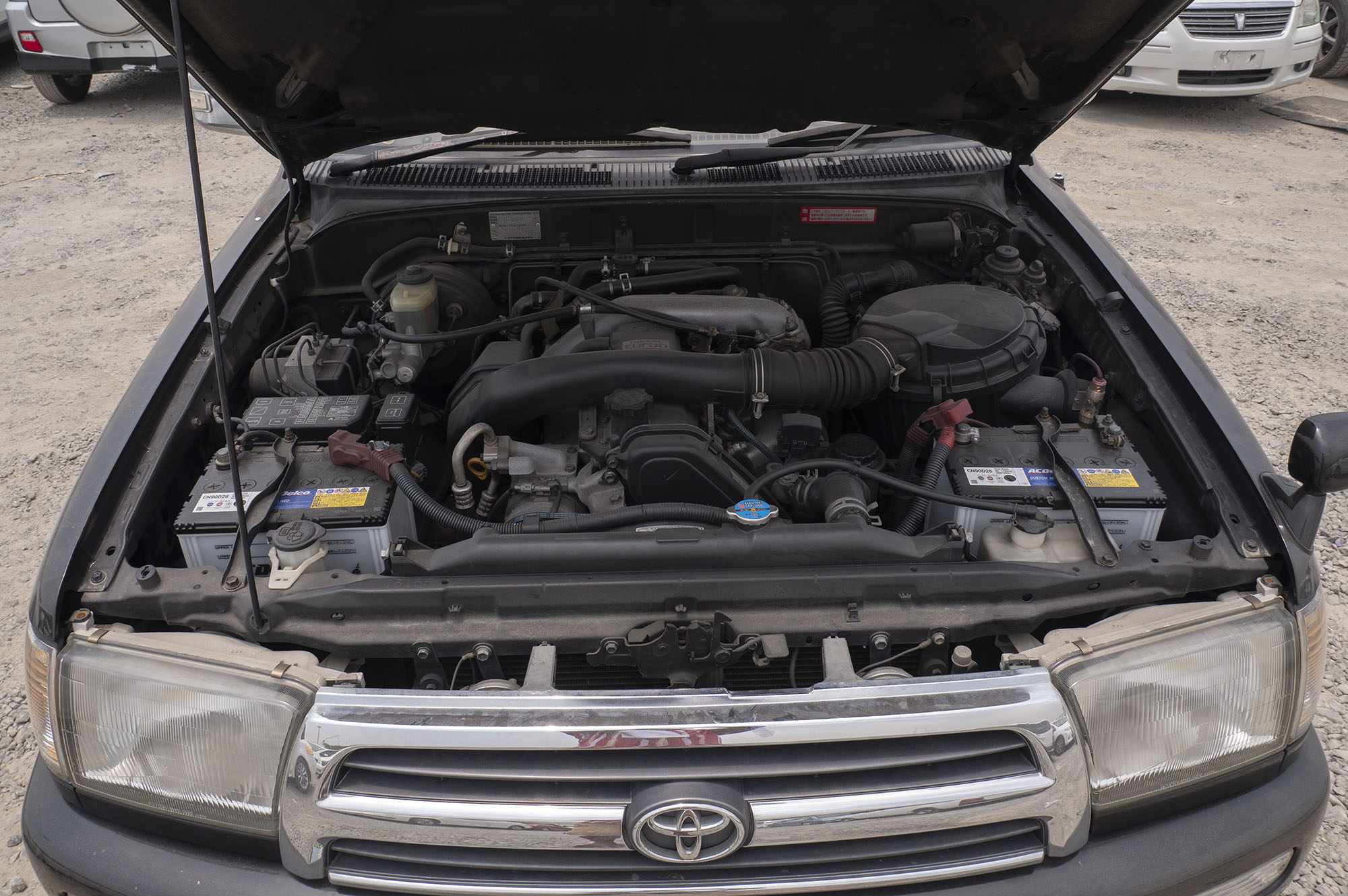 
								TOYOTA HILUX SURF 4WD 1KZ DIESEL MODEL 1996 full									