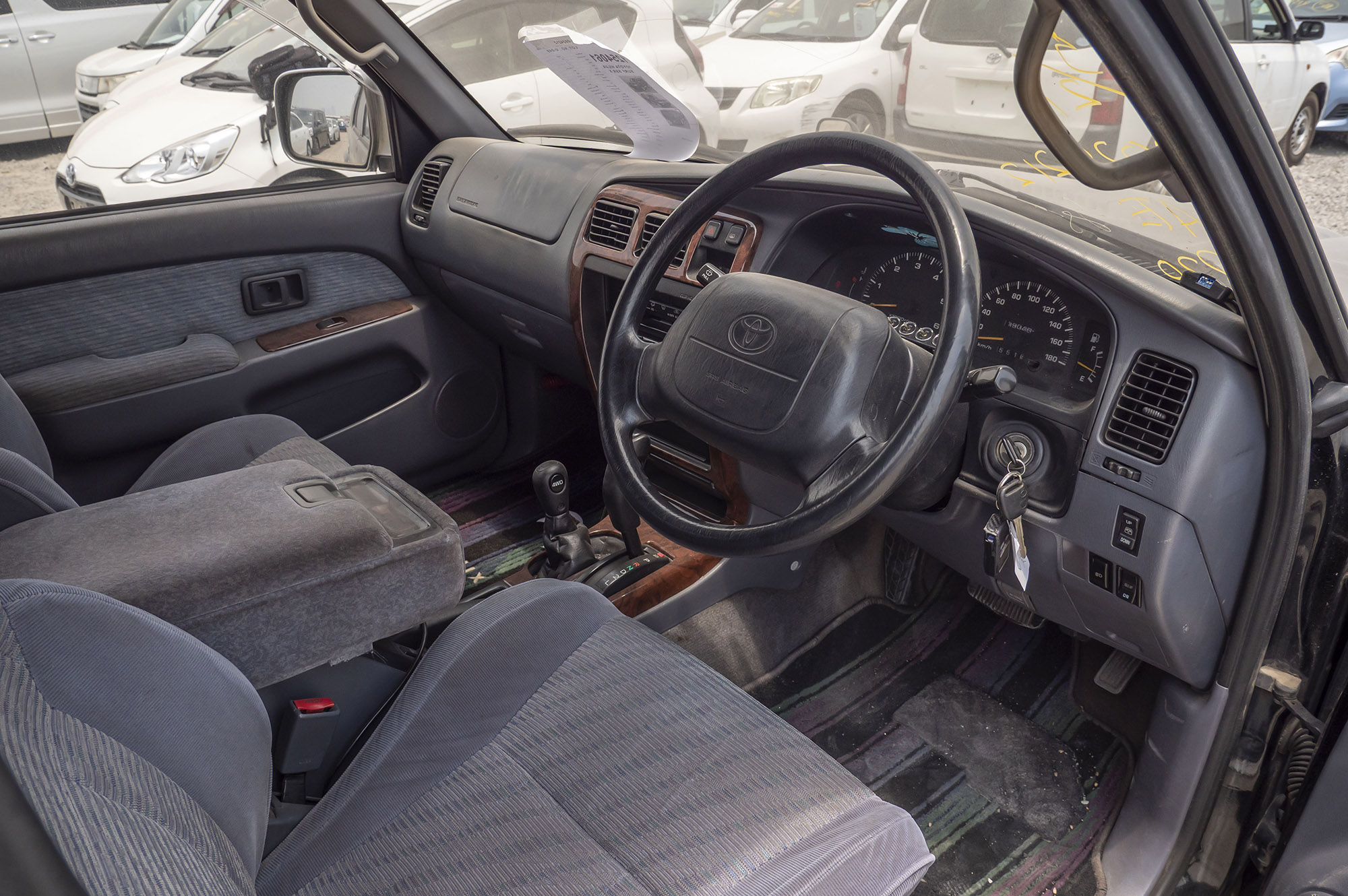 
								TOYOTA HILUX SURF 4WD 1KZ DIESEL MODEL 1996 full									
