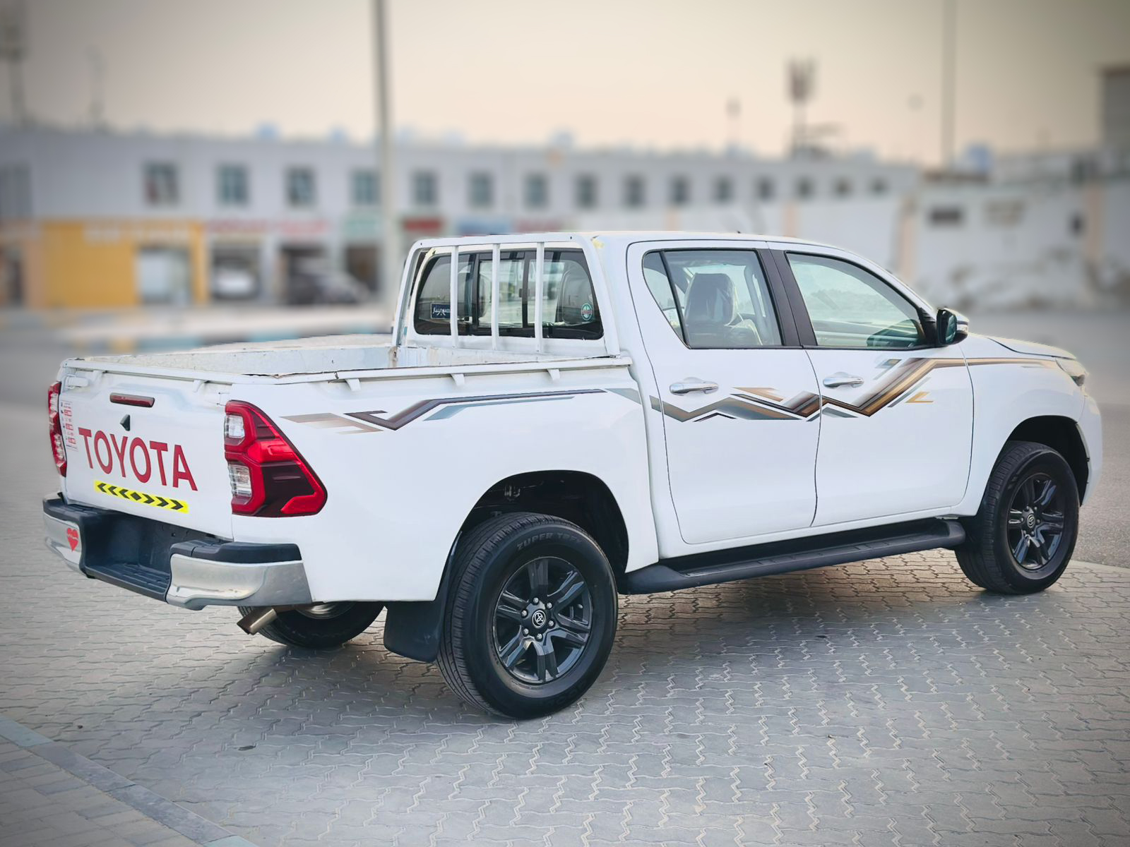 
								Toyota Hilux Model 2024 4WD MT full									
