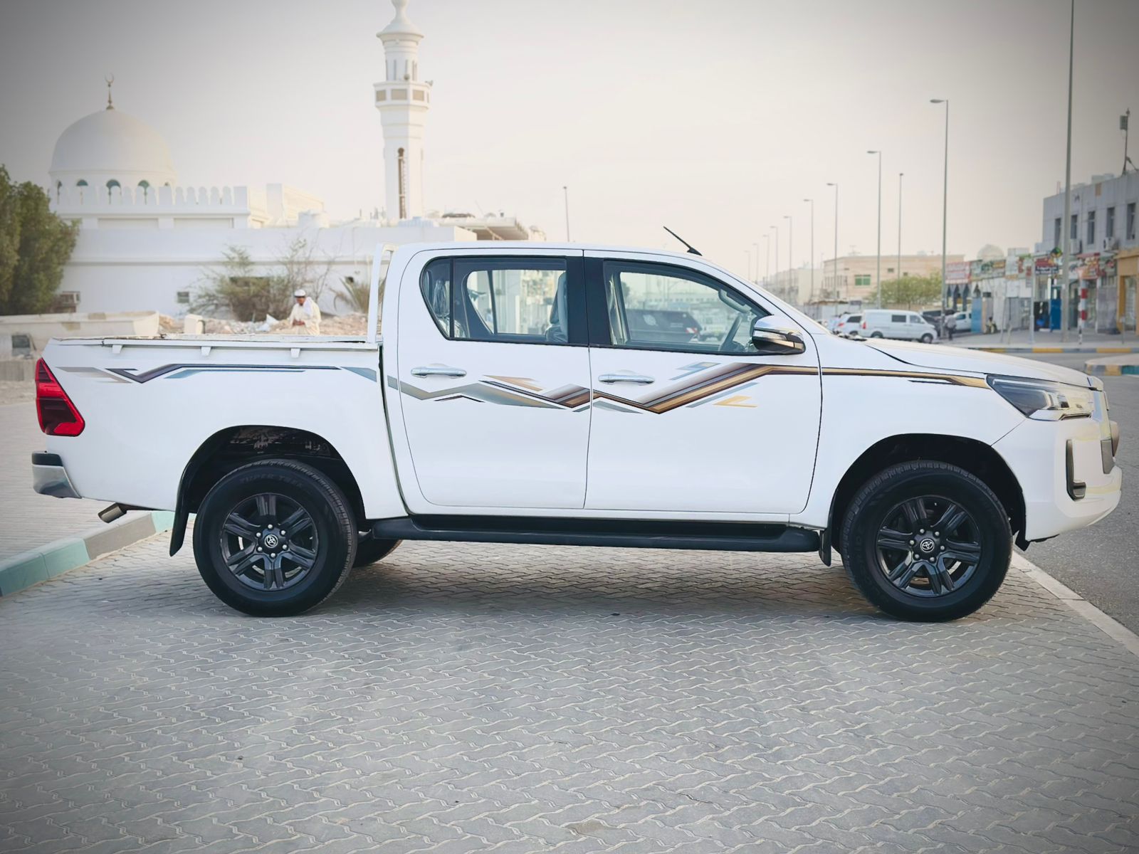 
								Toyota Hilux Model 2024 4WD MT full									
