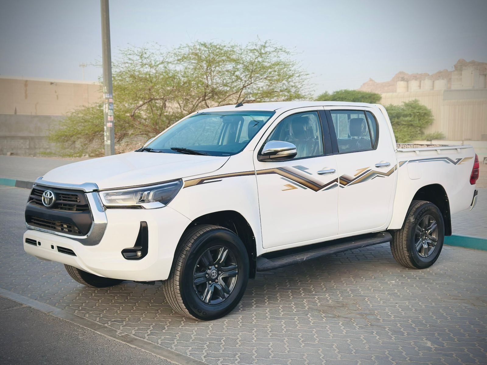 
								Toyota Hilux Model 2024 4WD MT full									