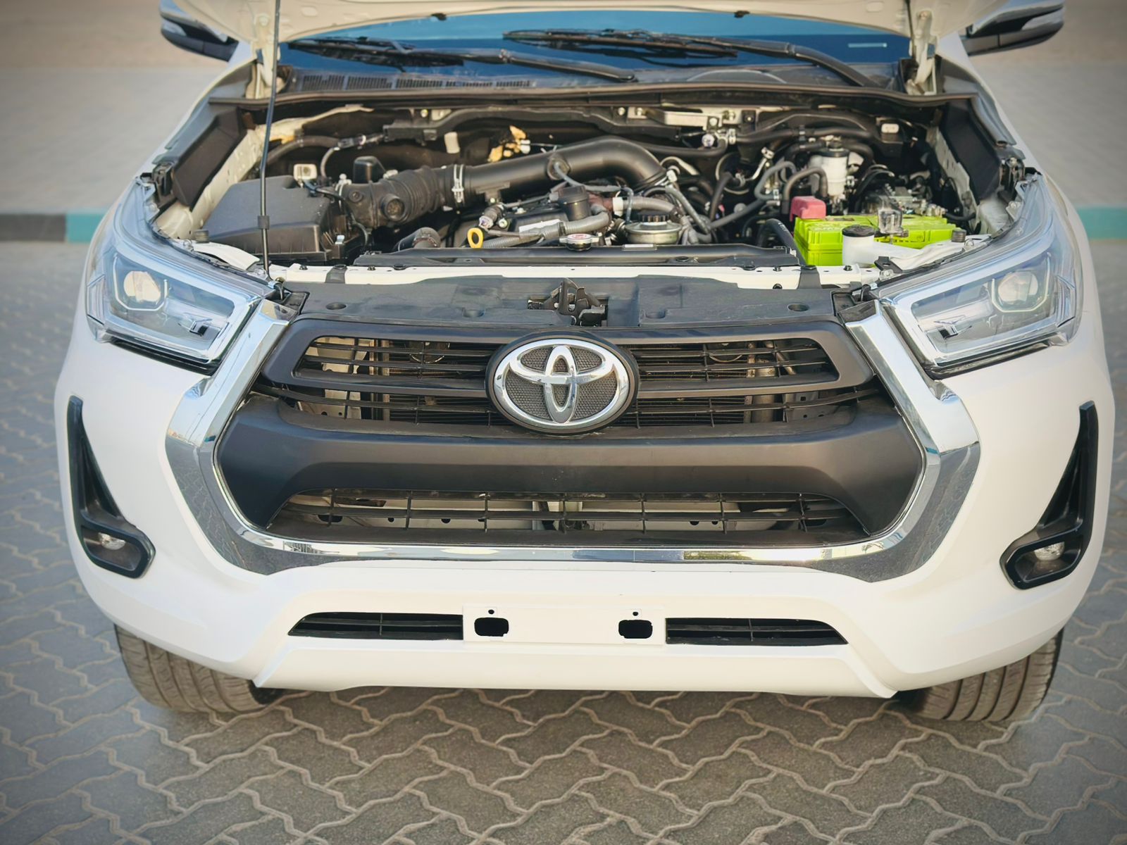 
								Toyota Hilux Model 2024 4WD MT full									