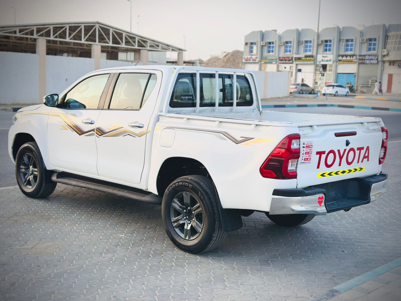 
								Toyota Hilux Model 2024 4WD MT full									