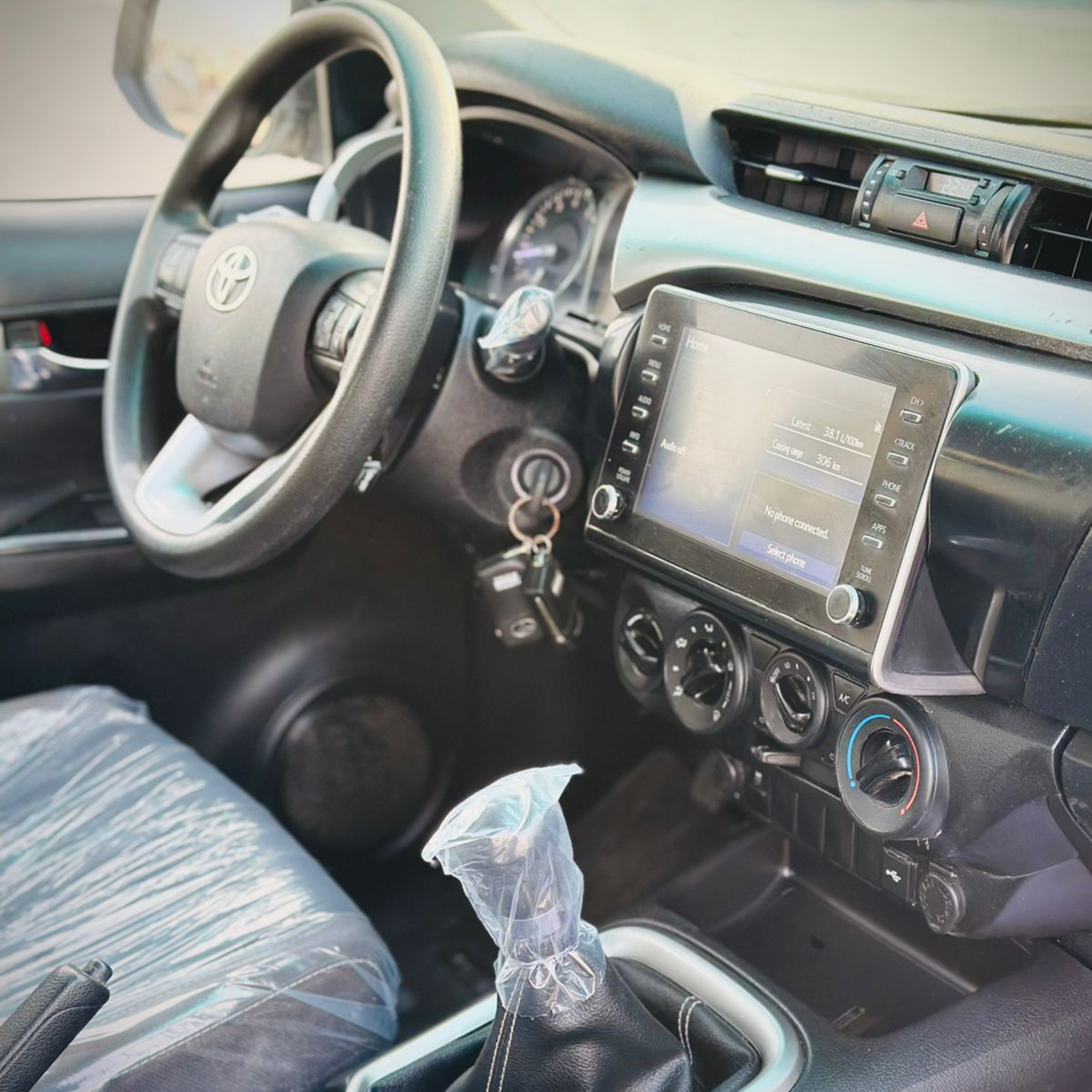 
								Toyota Hilux Model 2024 4WD MT full									