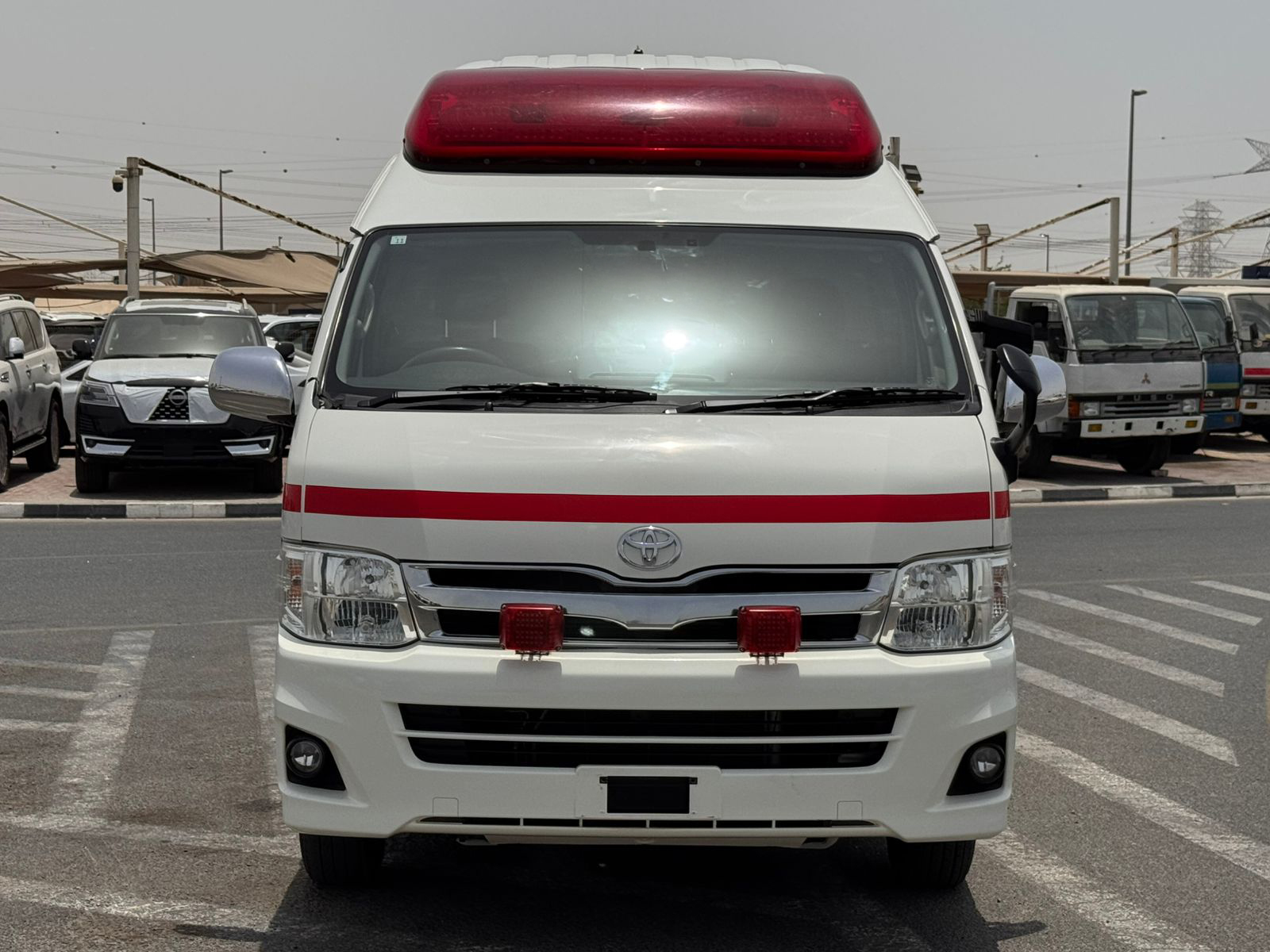 
								Toyota Hiace ambulance Model 2013 full									