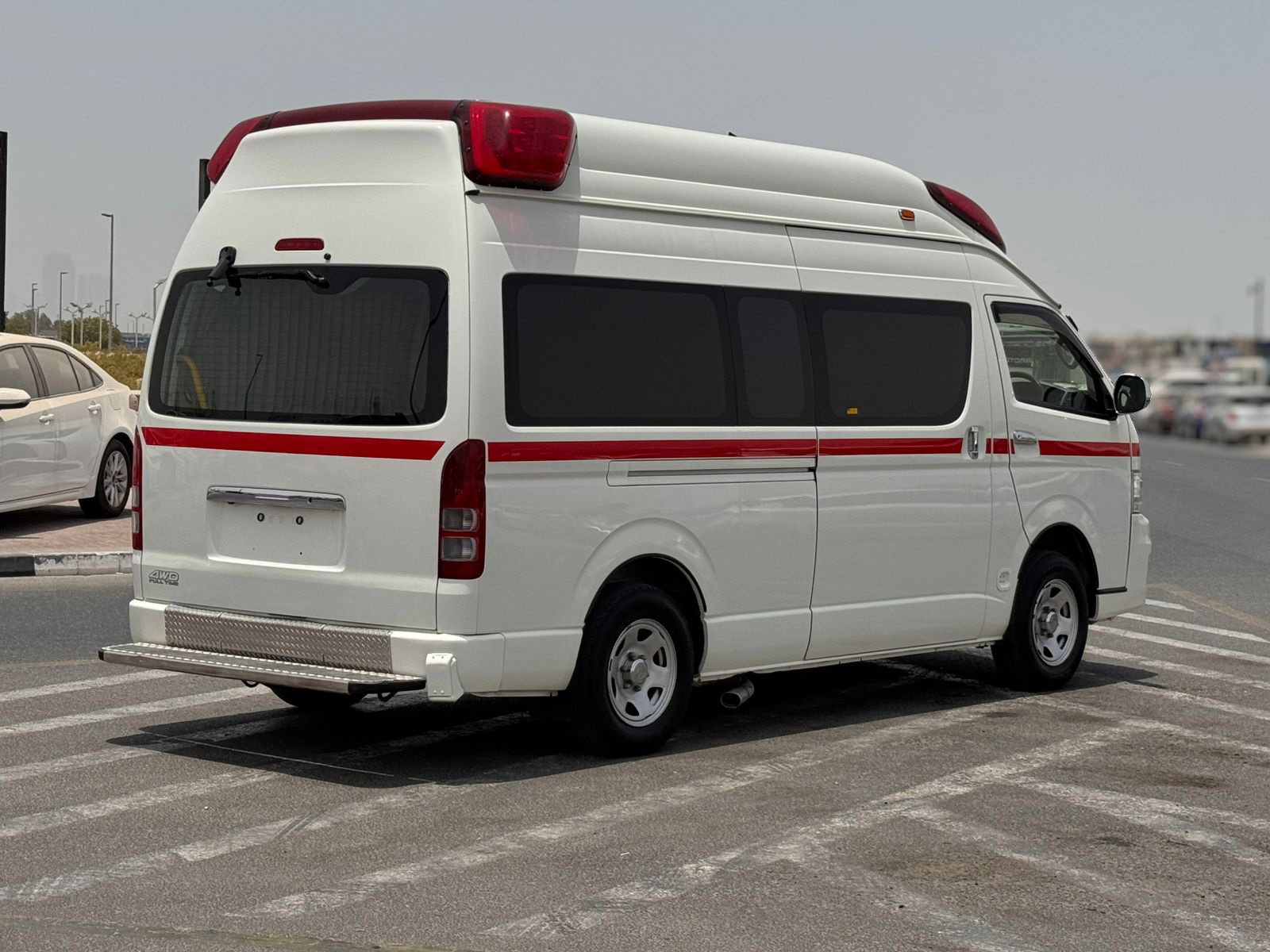 
								Toyota Hiace ambulance Model 2013 full									