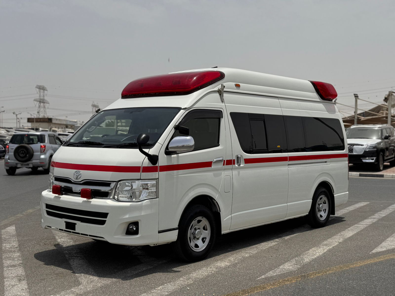 
								Toyota Hiace ambulance Model 2013 full									