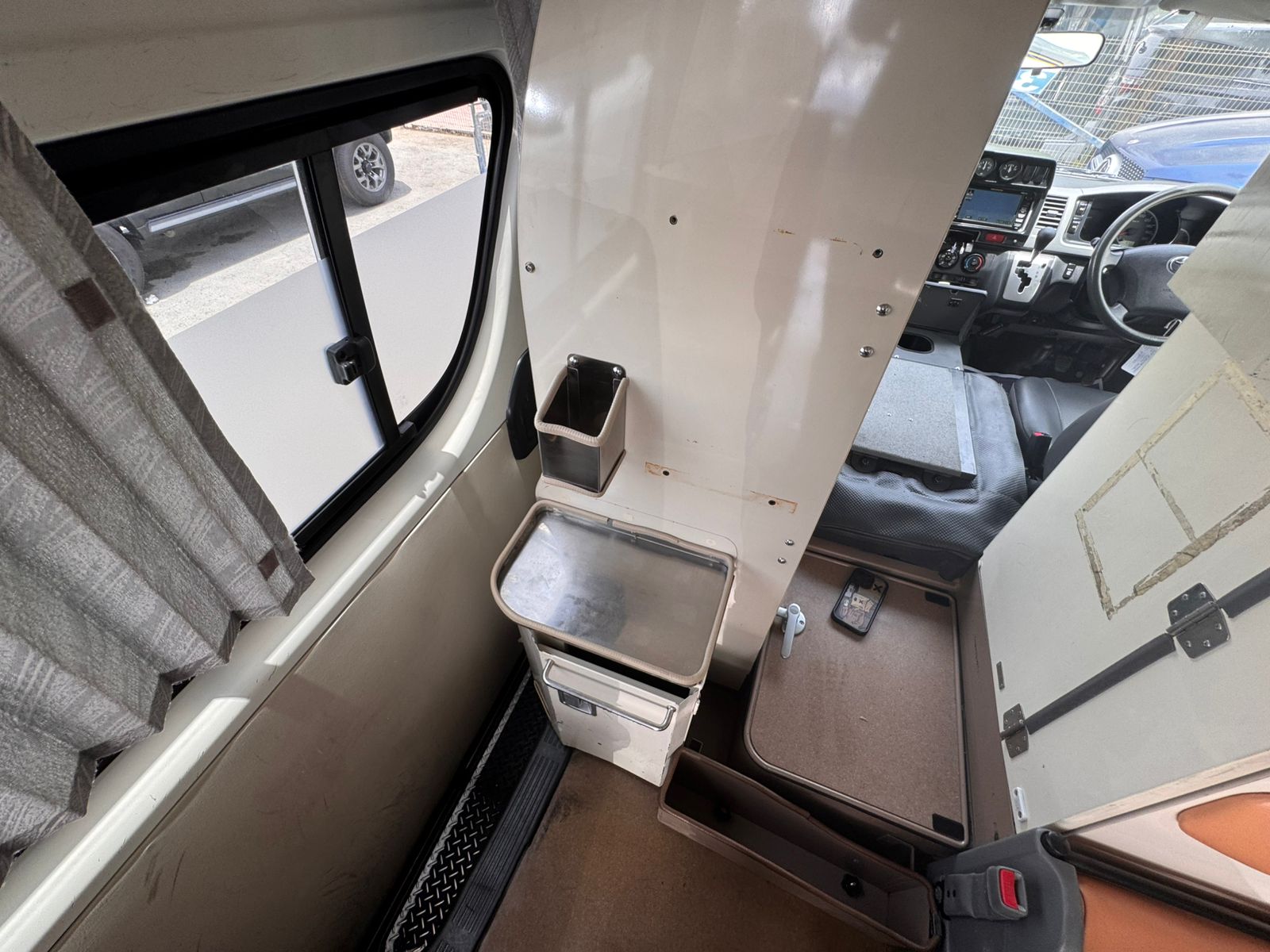 
								Toyota Hiace ambulance Model 2013 full									