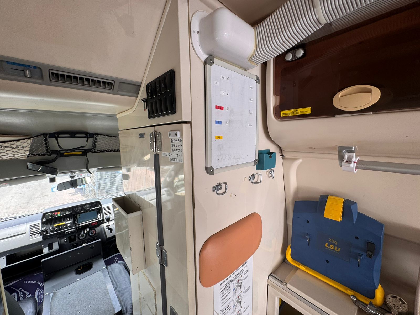 
								Toyota Hiace ambulance Model 2013 full									