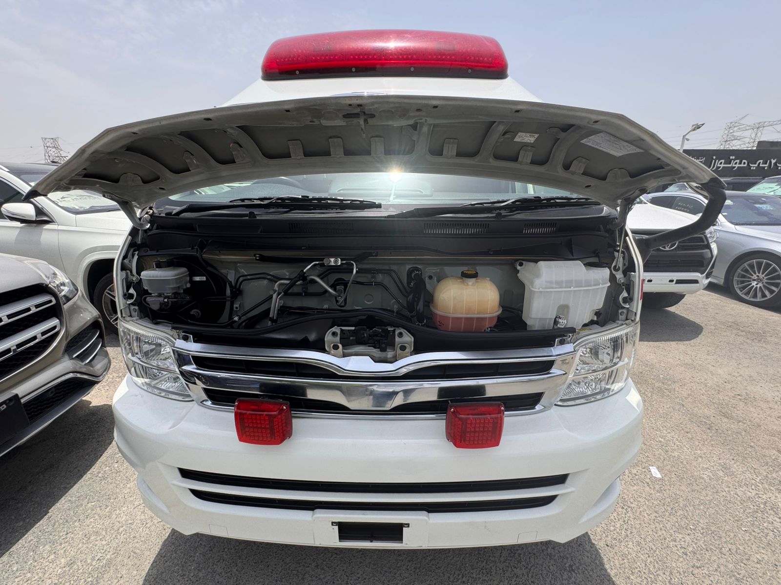 
								Toyota Hiace ambulance Model 2013 full									