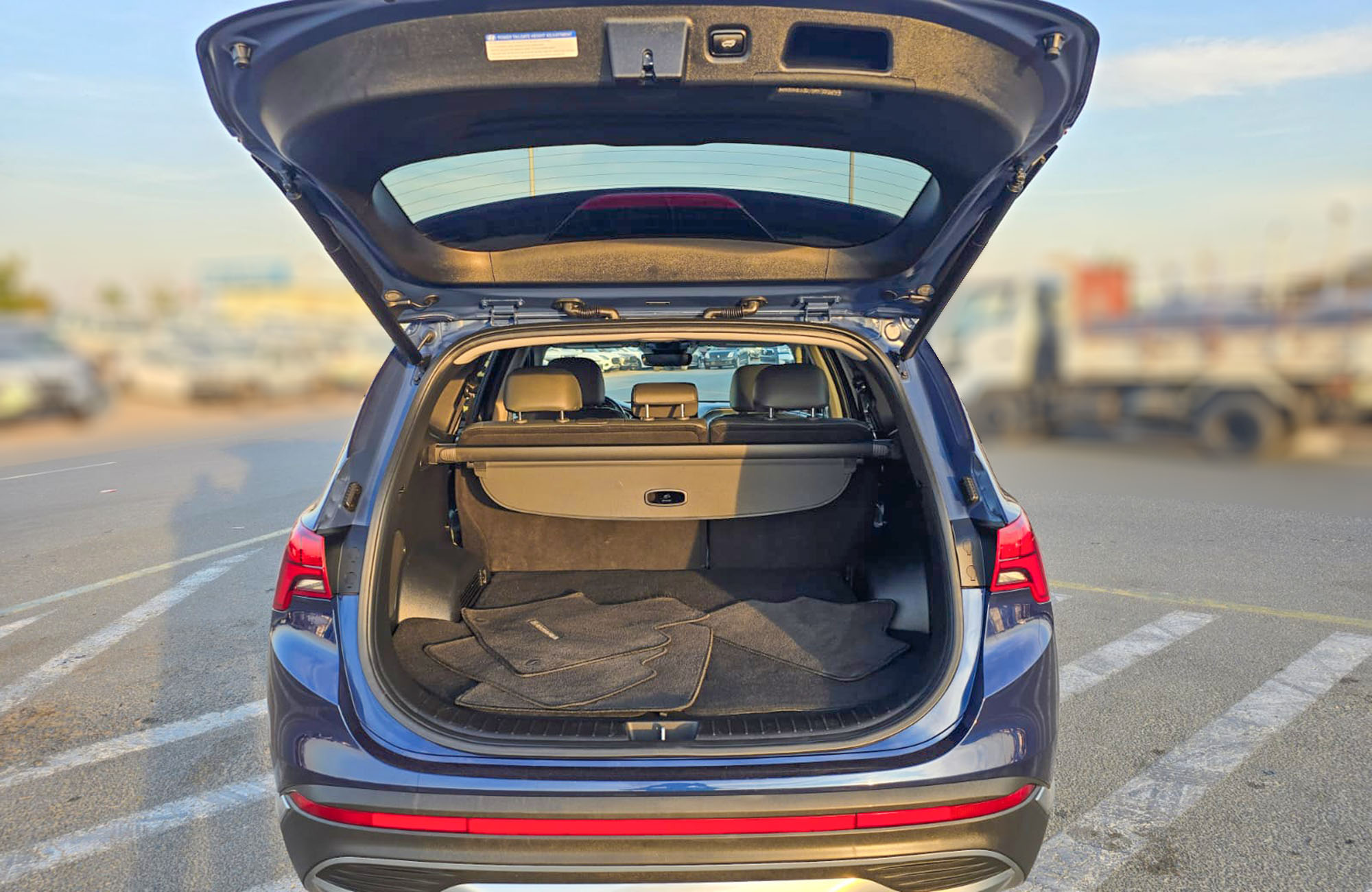 
								Hyundai Santafe Model 2022 full									