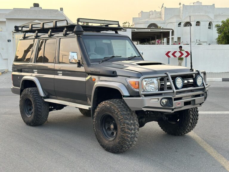 Toyota Landcruiser V8 Diesel Model 2011