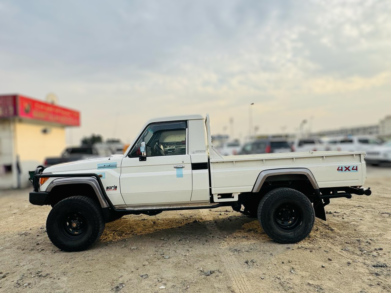 
								Toyota landcruiser 79 series  v8 full									