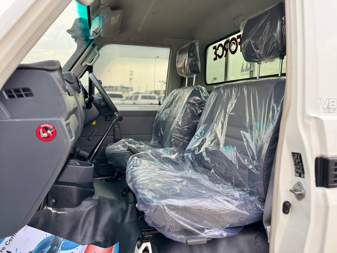 
								Toyota landcruiser 79 series  v8 full									