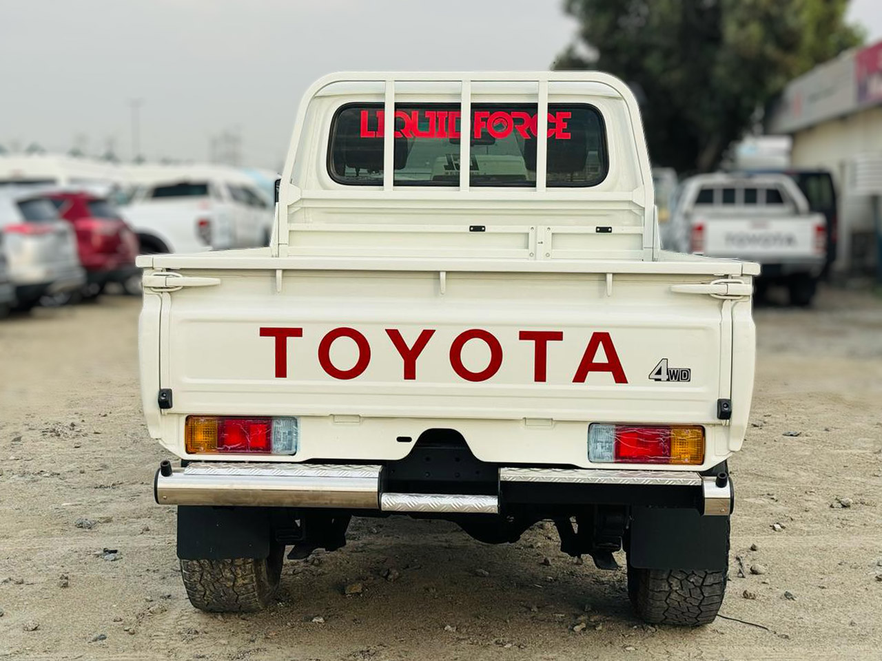 
								Toyota landcruiser 79 series  v8 full									
