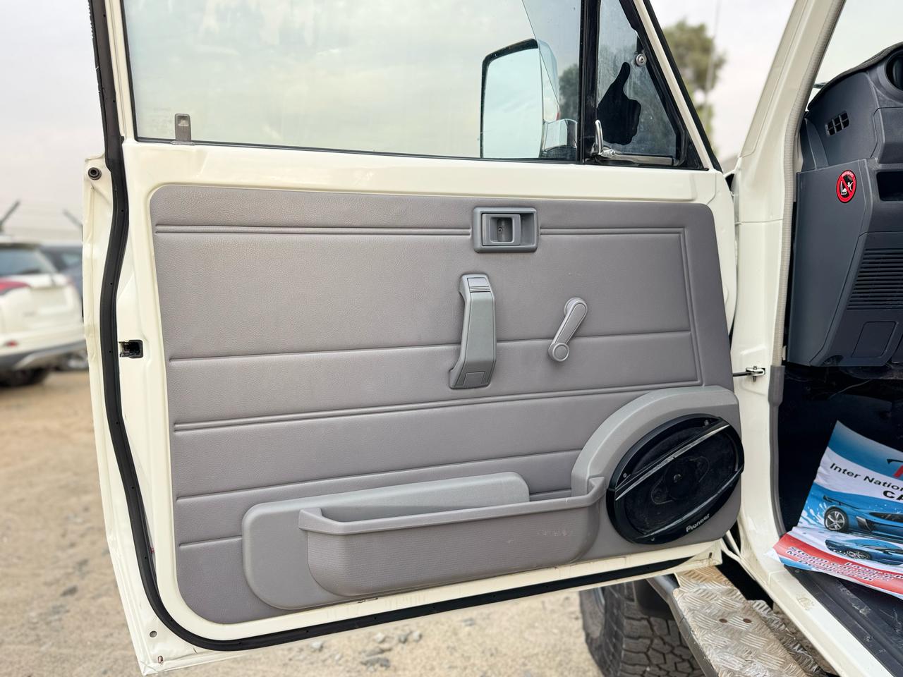 
								Toyota landcruiser 79 series  v8 full									