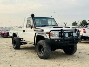 Toyota landcruiser 79 series  v8
