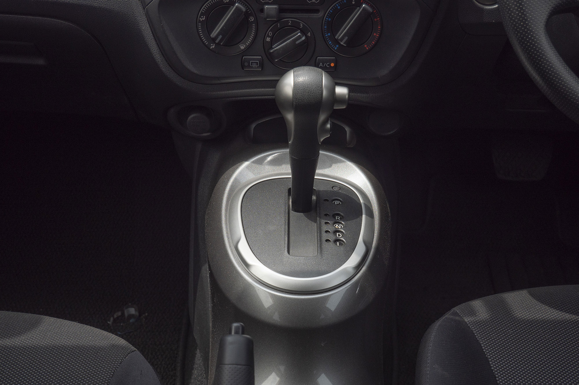 
								Nissan Juke 2WD 2012 full									