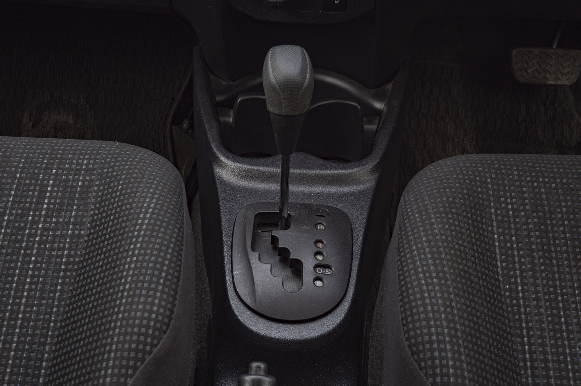 
								Toyota Vitz 2WD 2017 full									