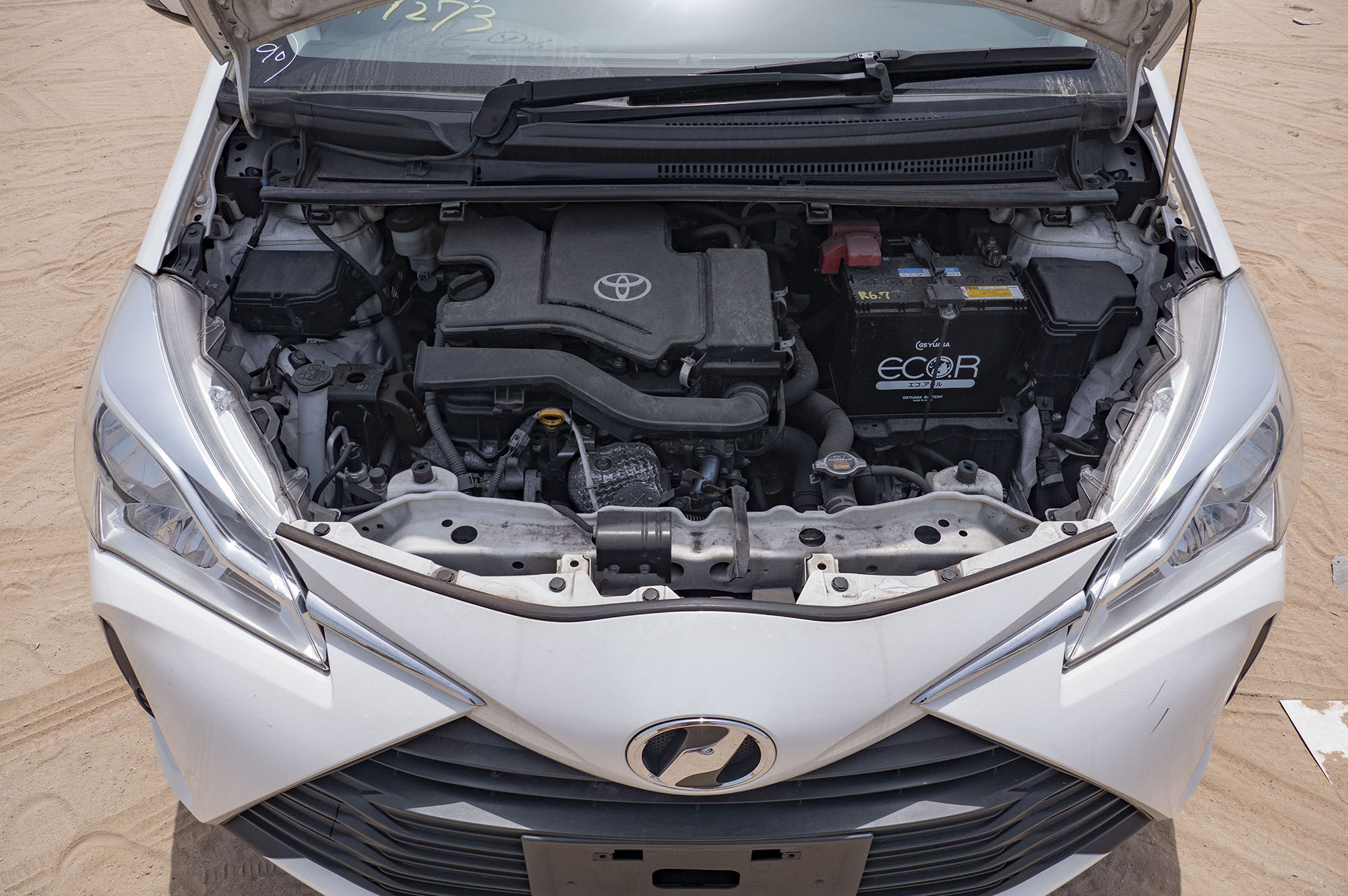 
								Toyota Vitz 2WD 2017 full									
