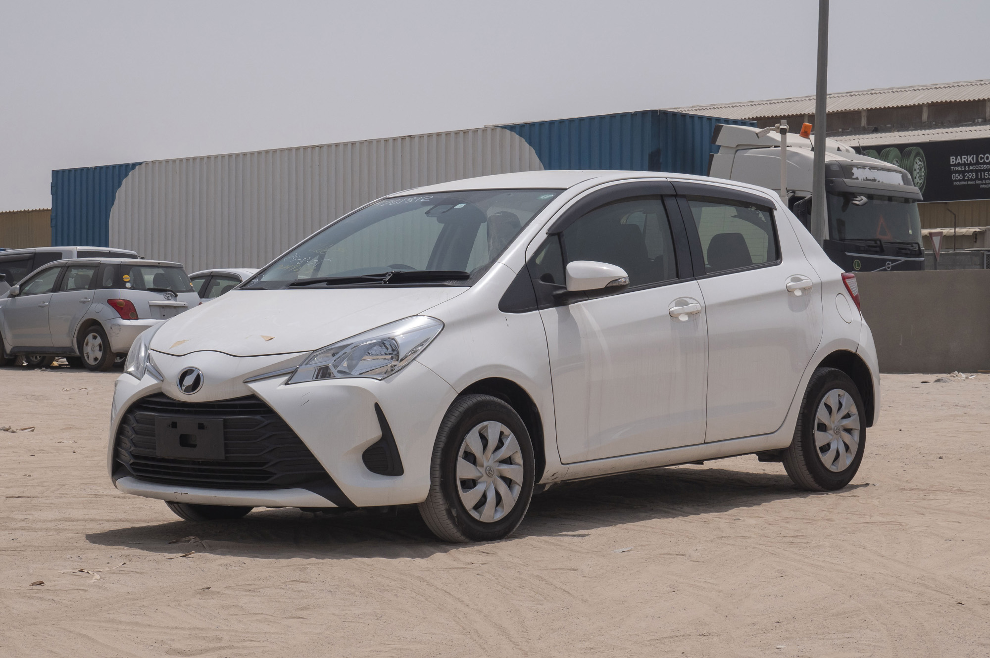 
								Toyota Vitz 2WD 2017 full									