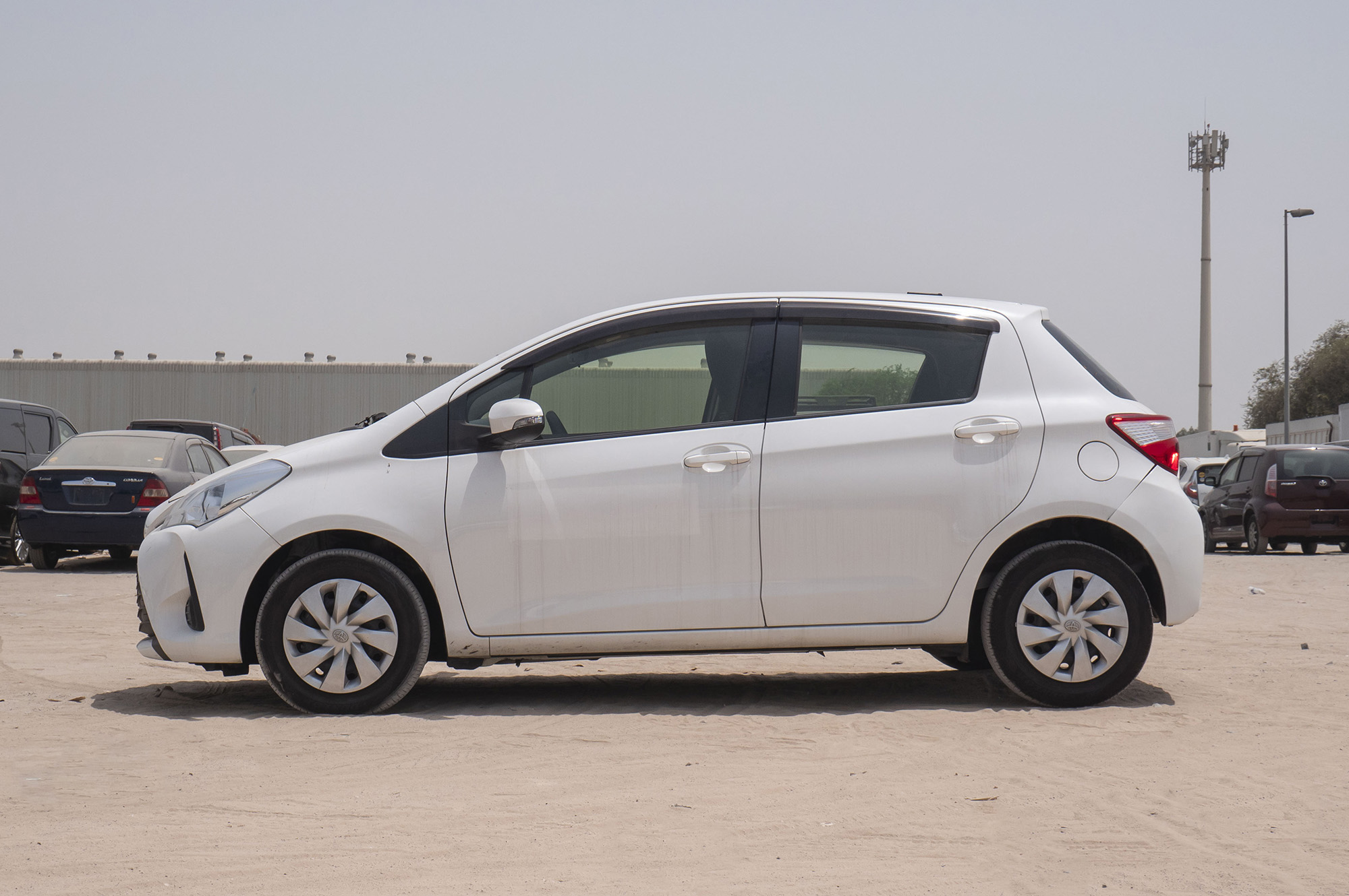 
								Toyota Vitz 2WD 2017 full									
