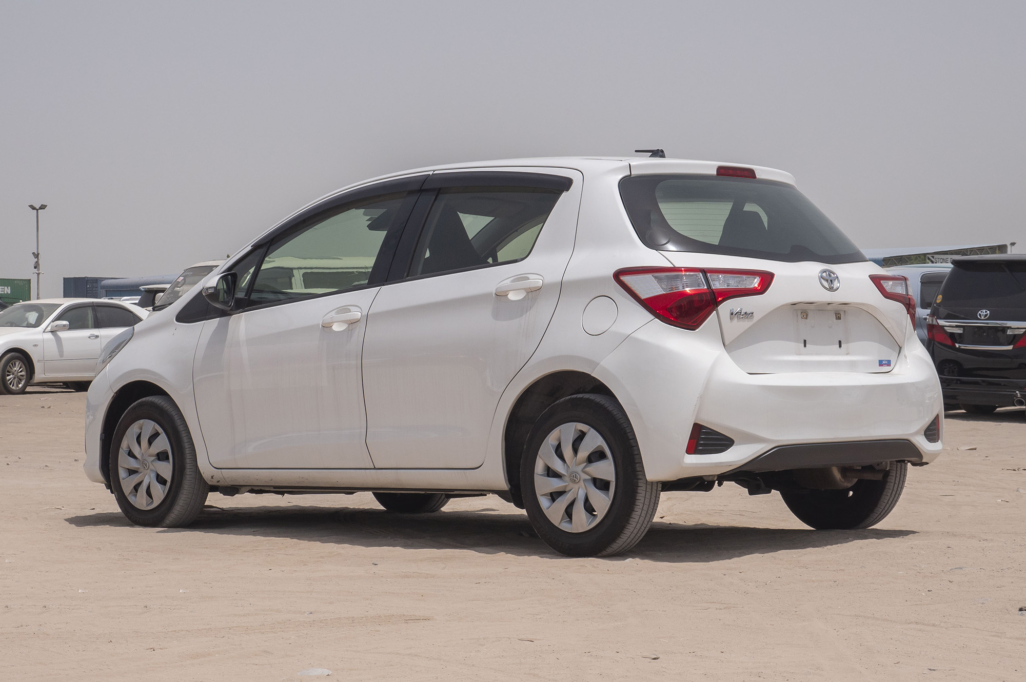 
								Toyota Vitz 2WD 2017 full									