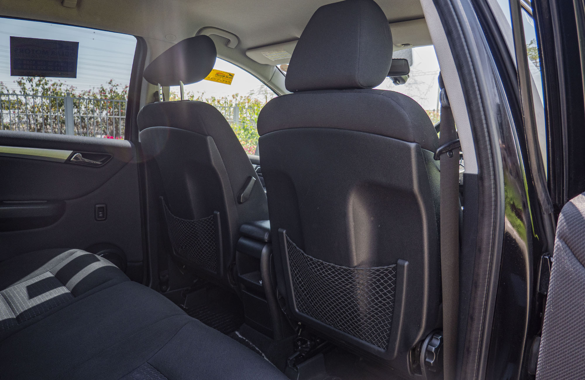 
								Mercedes Benz B180 Model 2010 full									