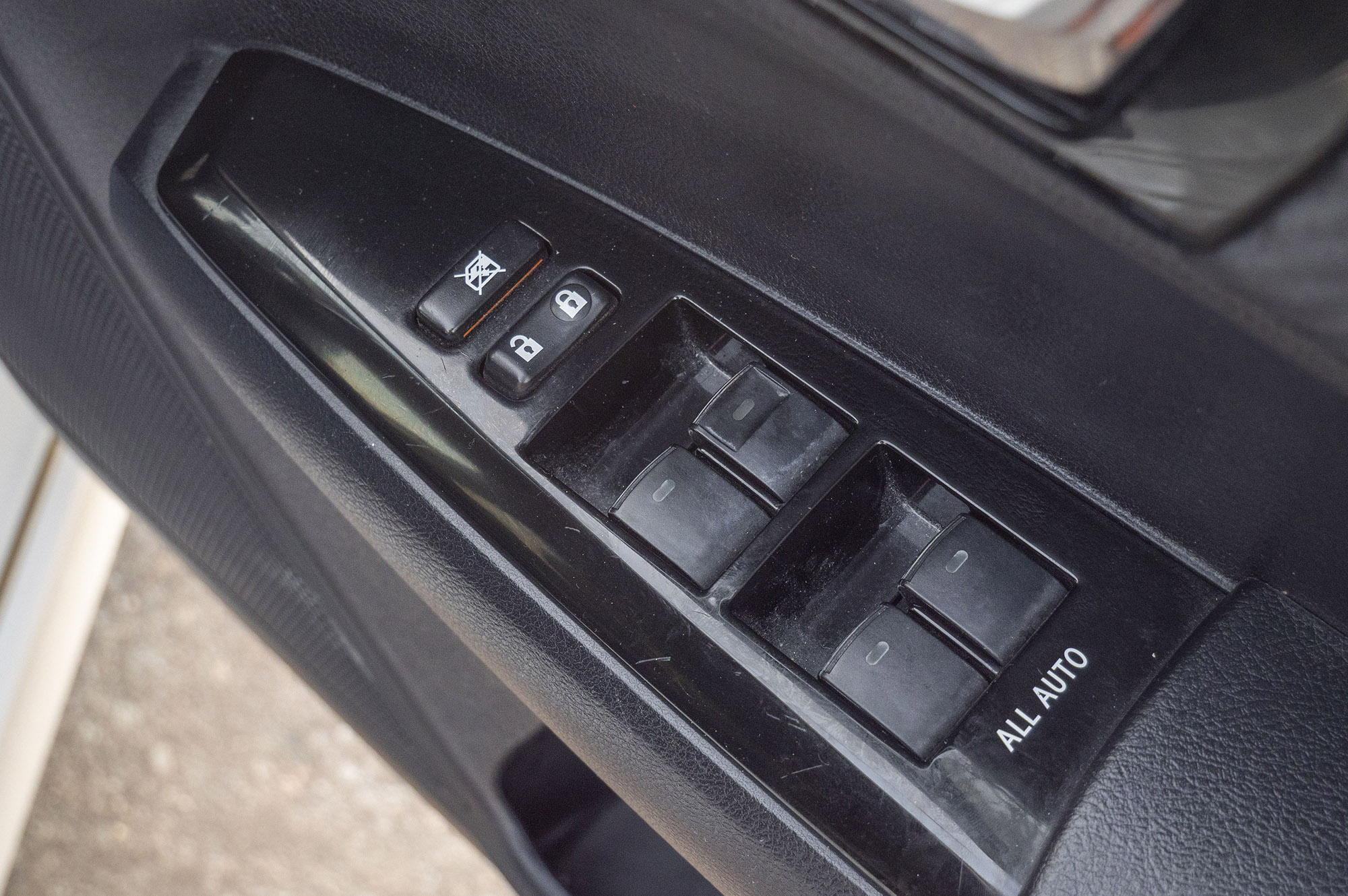 
								Toyota Fielder 1.5L Model 2013 full									