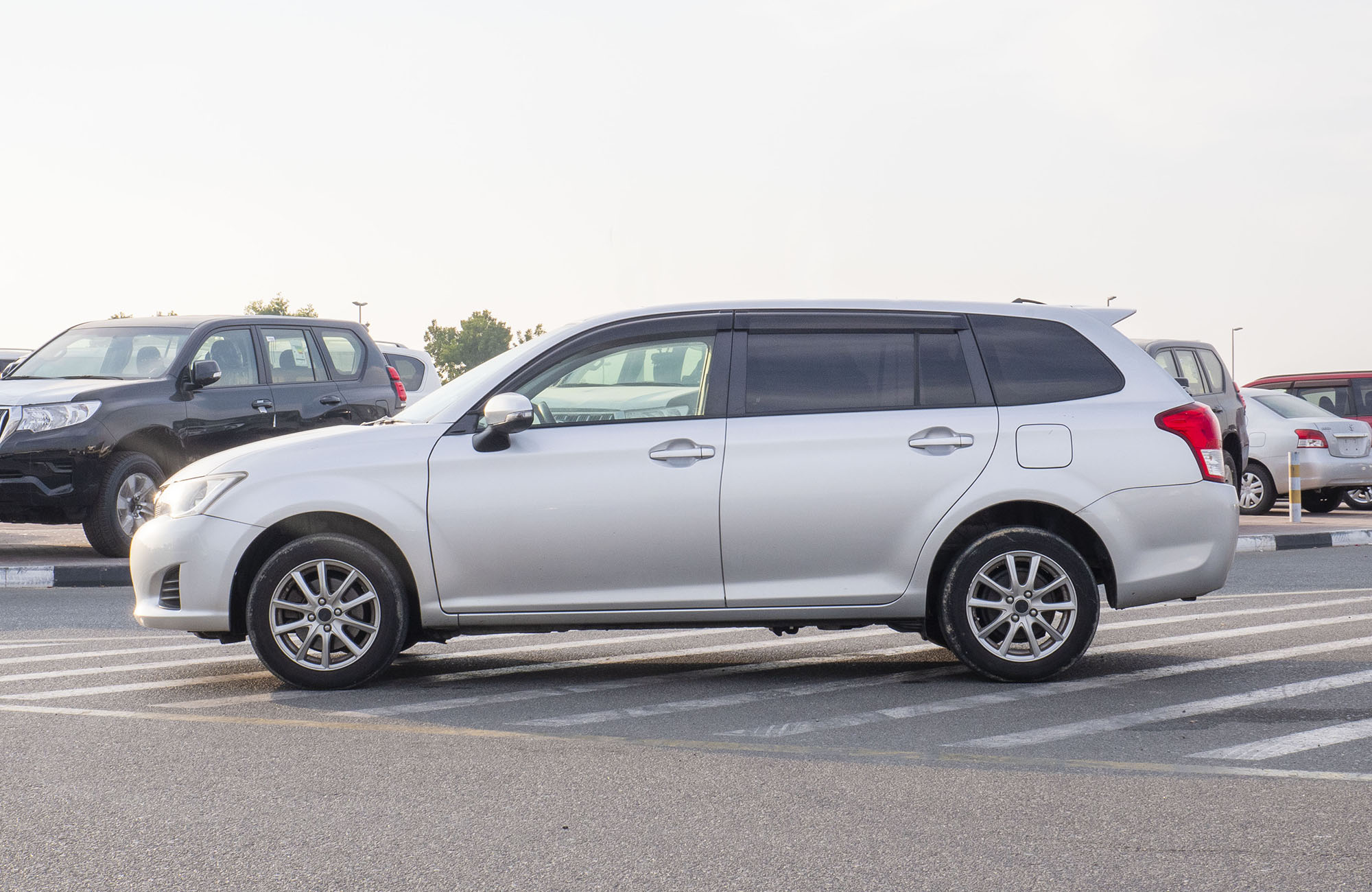
								Toyota Fielder Model 2013 4wd full									