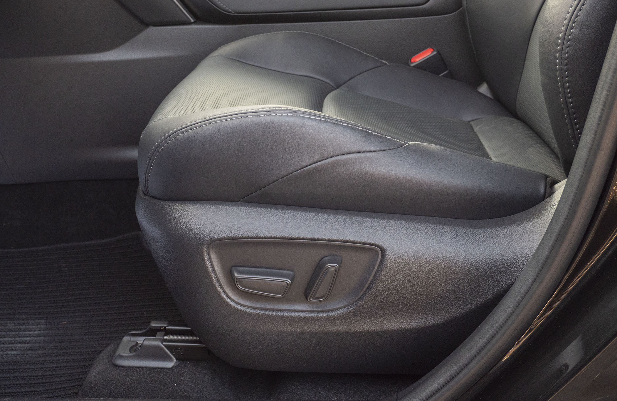 
								Toyota Harrier Model 2014 2WD 2.0CC full									