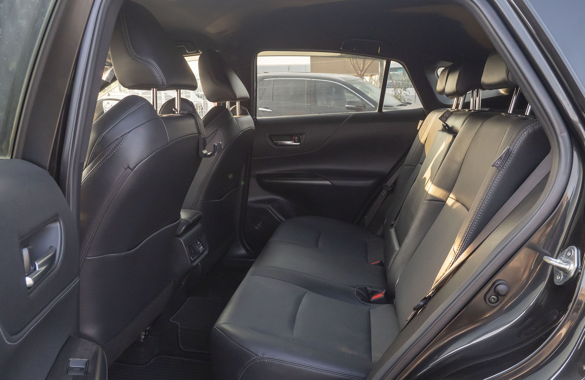
								Toyota Harrier Model 2014 2WD 2.0CC full									