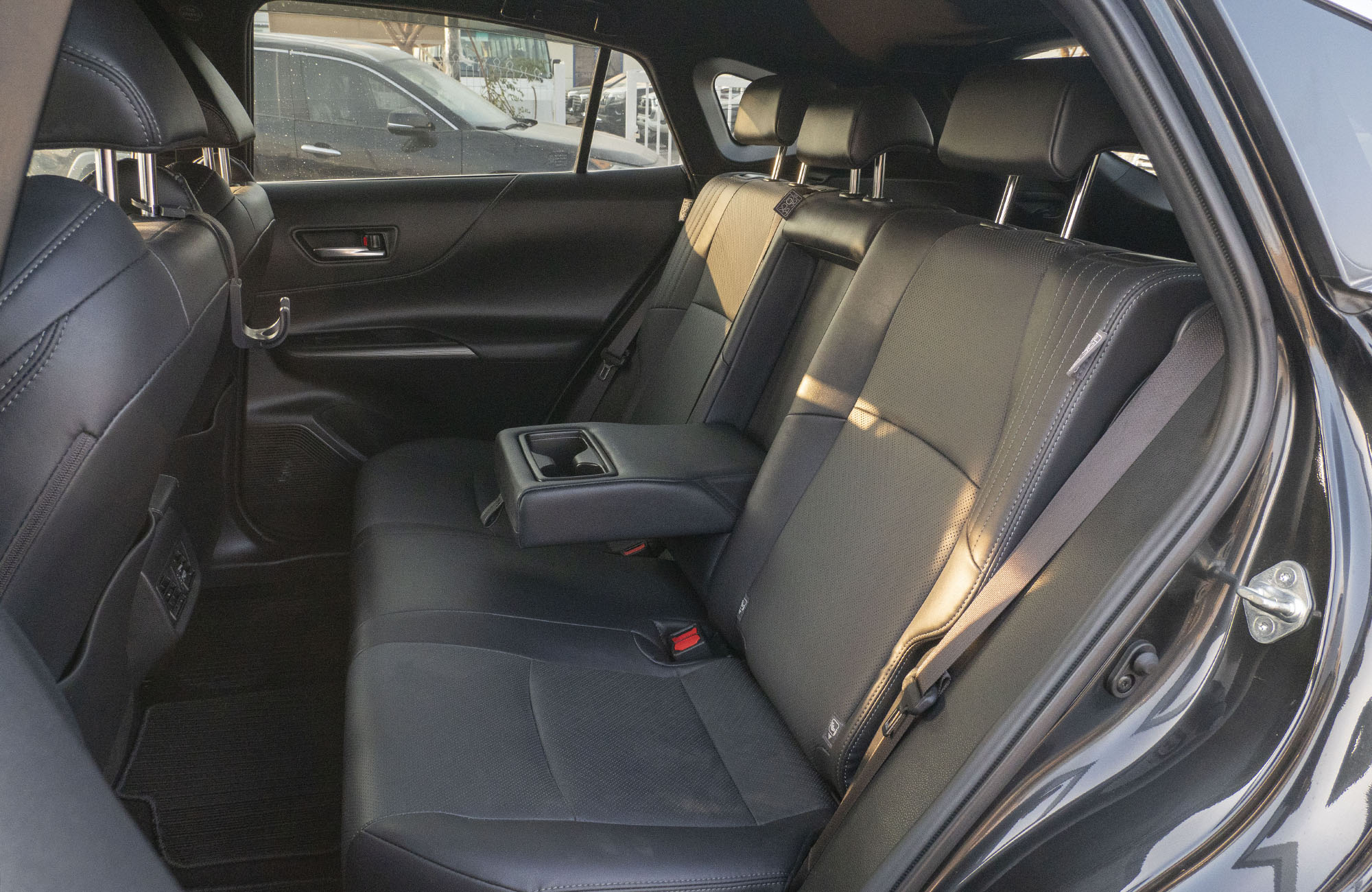 
								Toyota Harrier Model 2014 2WD 2.0CC full									