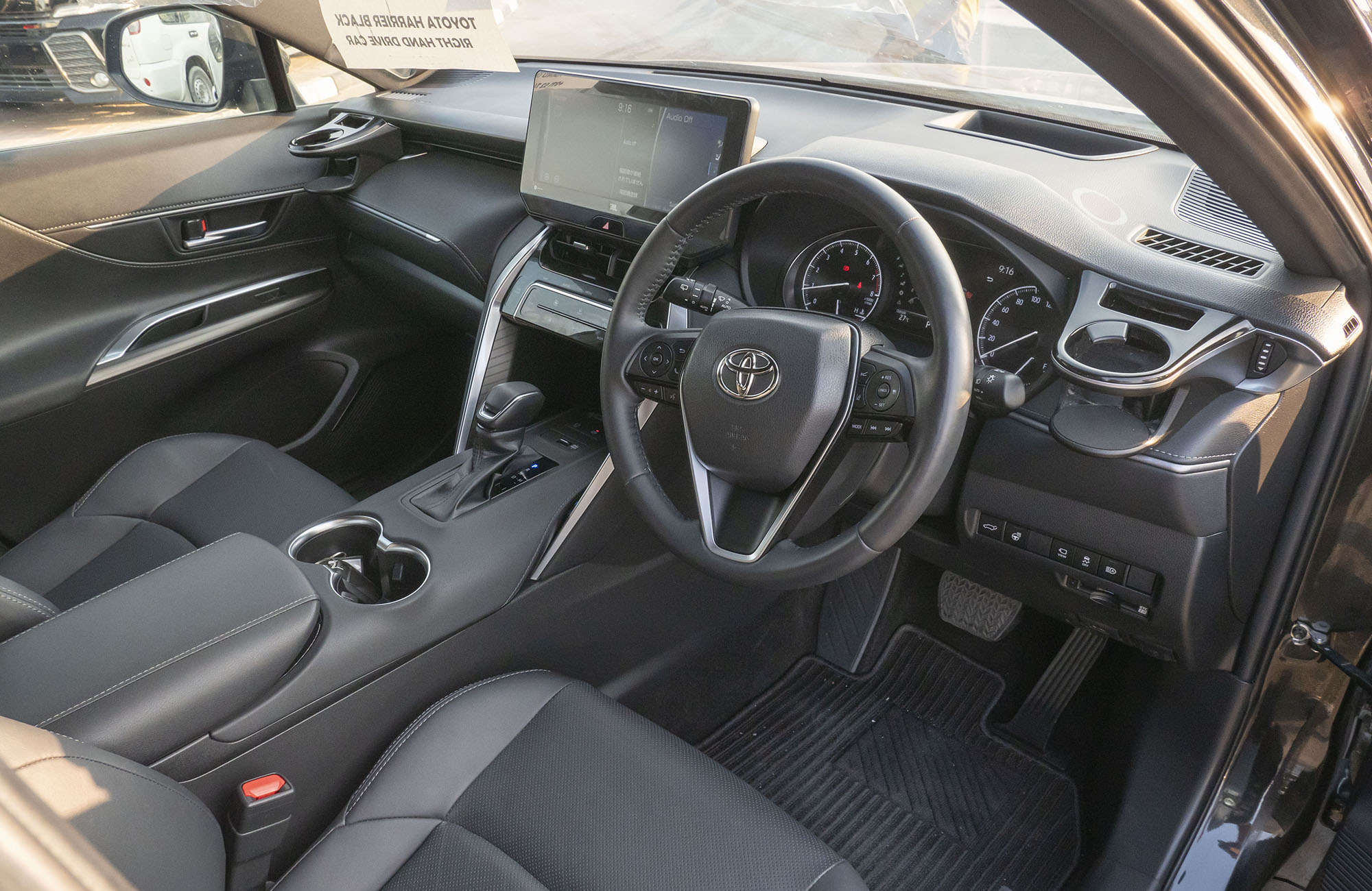 
								Toyota Harrier Model 2014 2WD 2.0CC full									