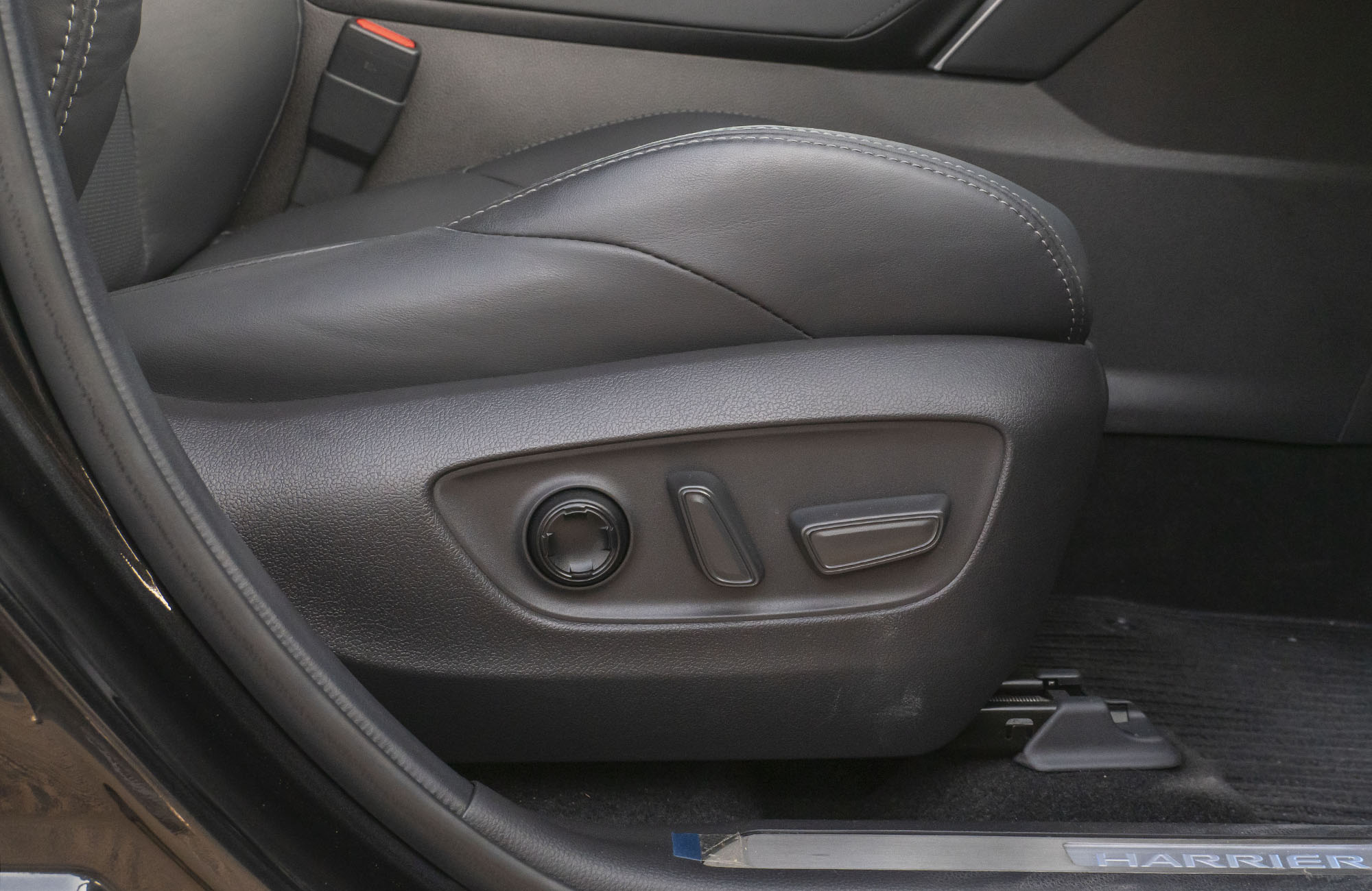 
								Toyota Harrier Model 2014 2WD 2.0CC full									