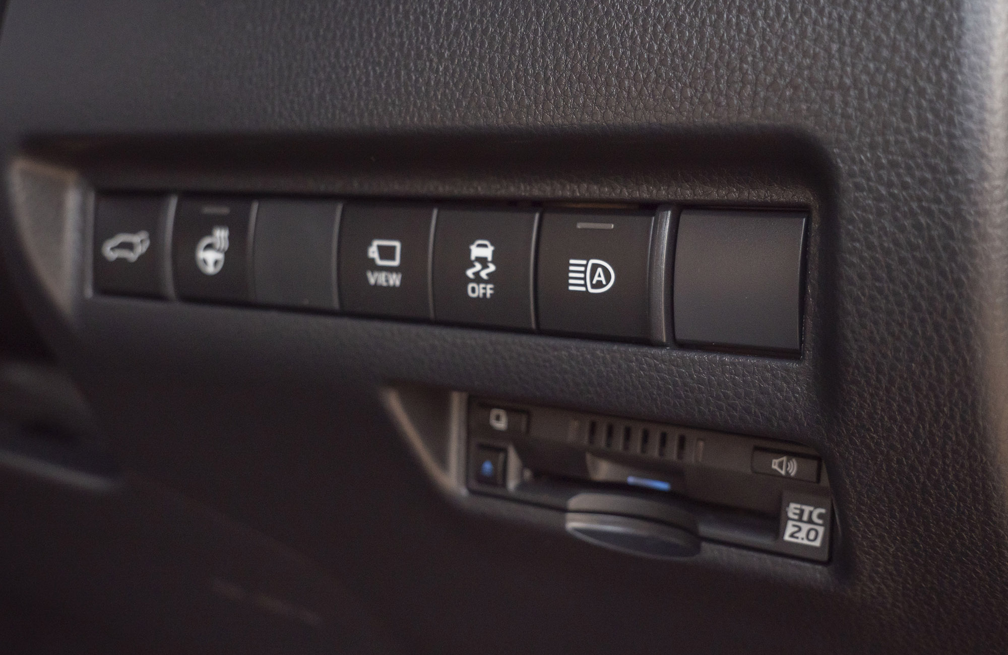 
								Toyota Harrier Model 2014 2WD 2.0CC full									