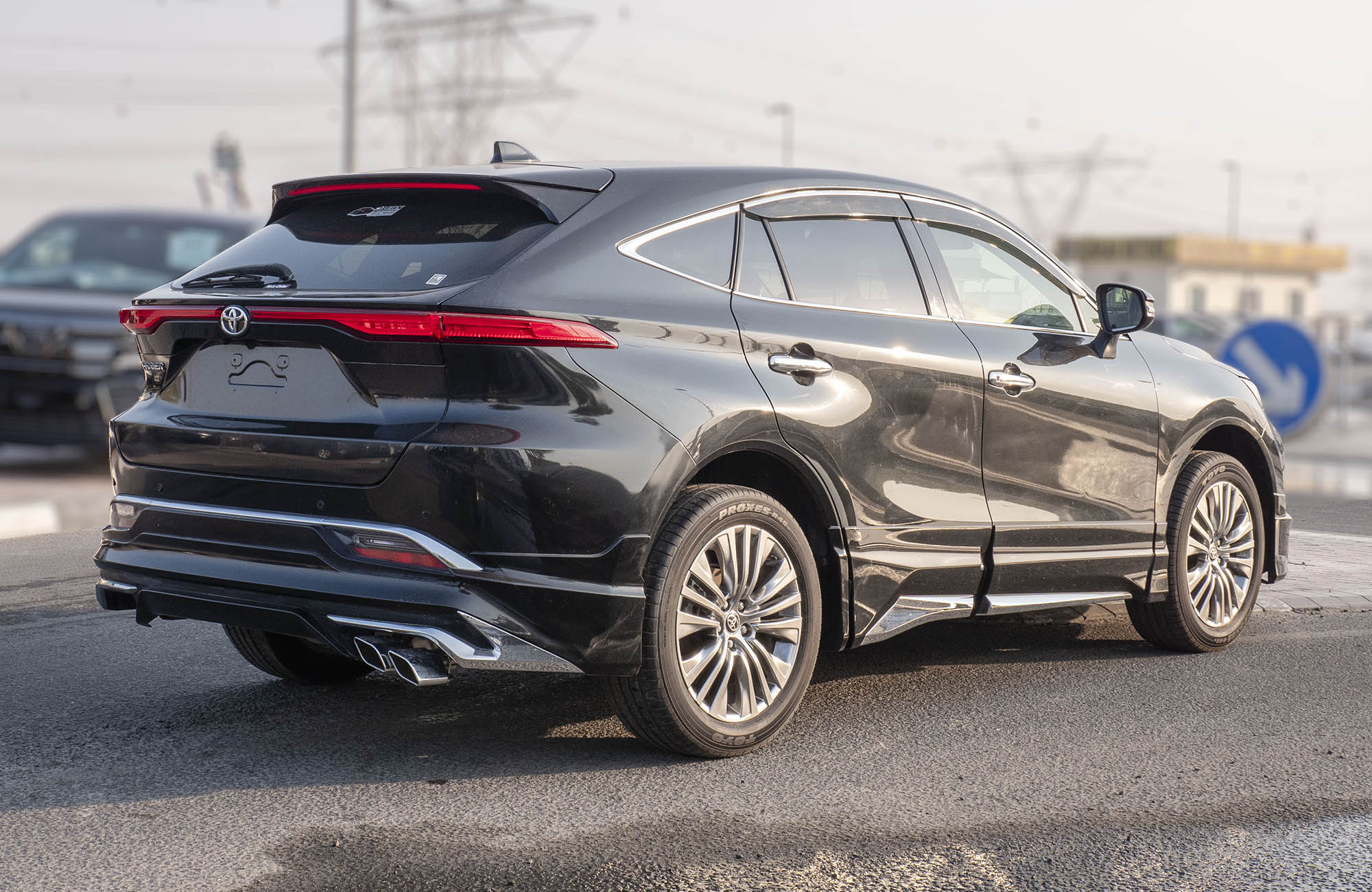 
								Toyota Harrier Model 2014 2WD 2.0CC full									