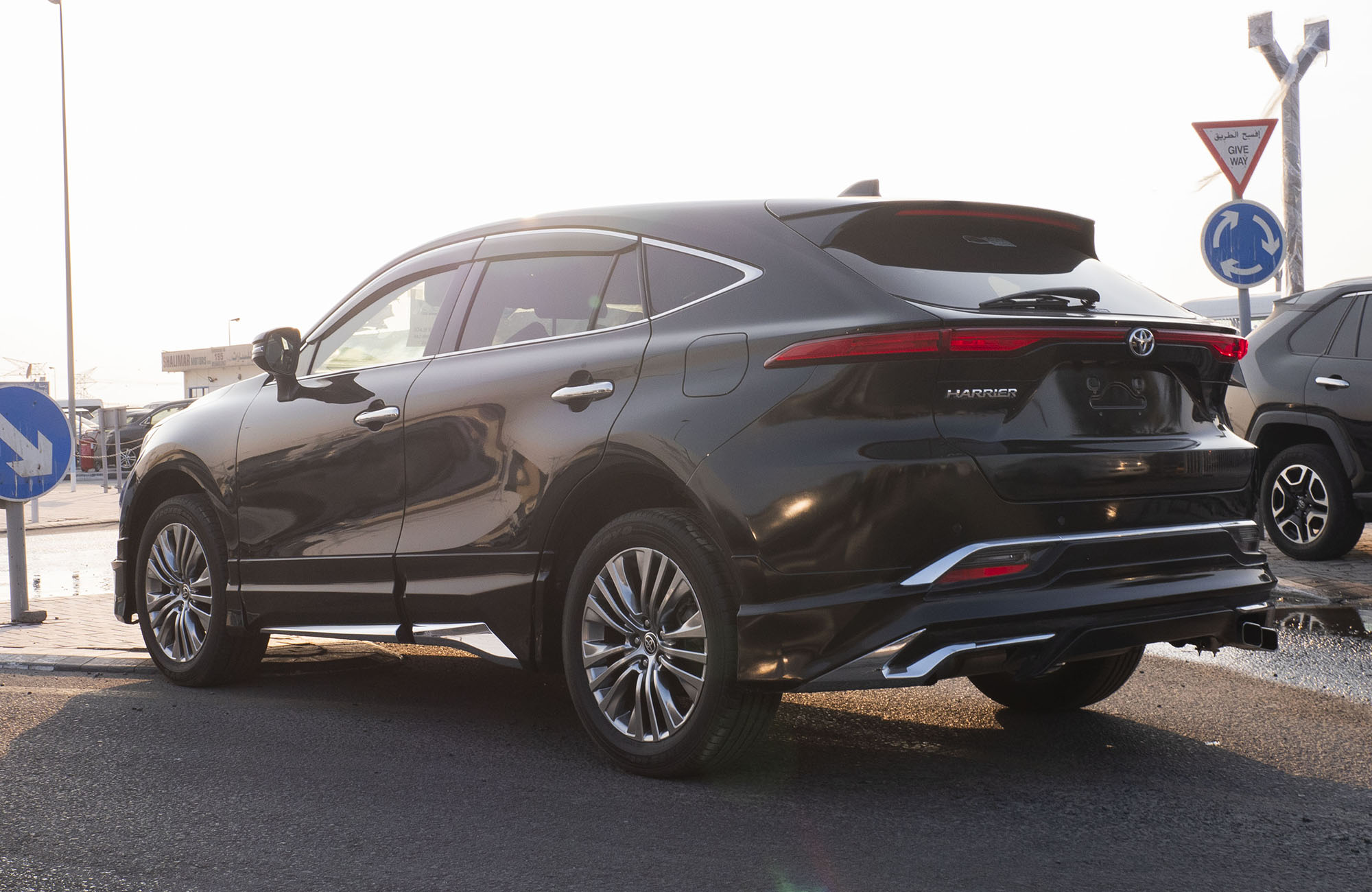 
								Toyota Harrier Model 2014 2WD 2.0CC full									