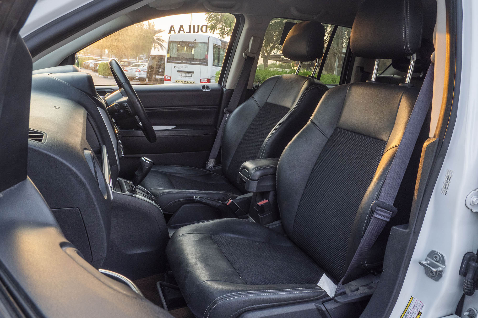 
								JEEP COMPASS MODEL 2017 PETROL full									