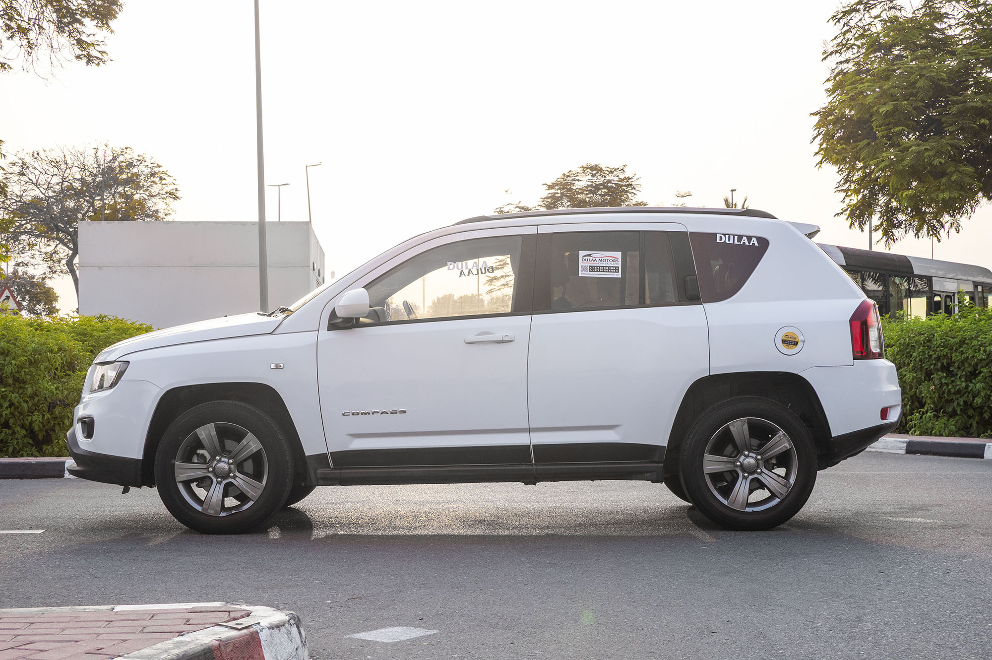 
								JEEP COMPASS MODEL 2017 PETROL full									