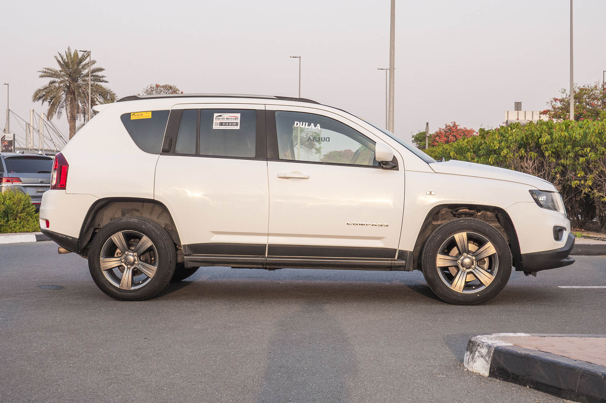 
								JEEP COMPASS MODEL 2017 PETROL full									