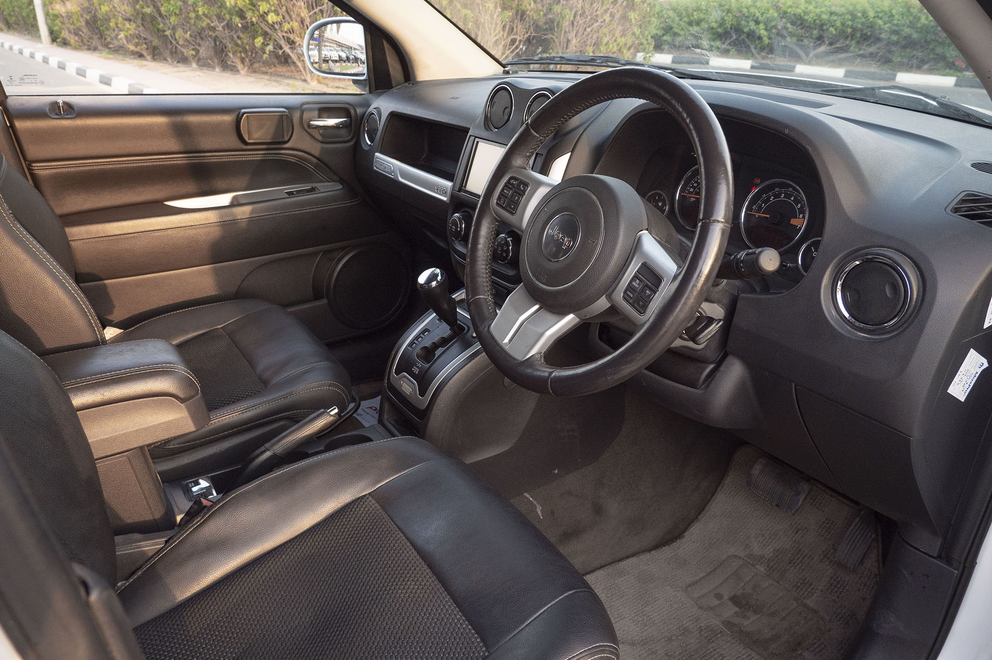 
								JEEP COMPASS MODEL 2017 PETROL full									