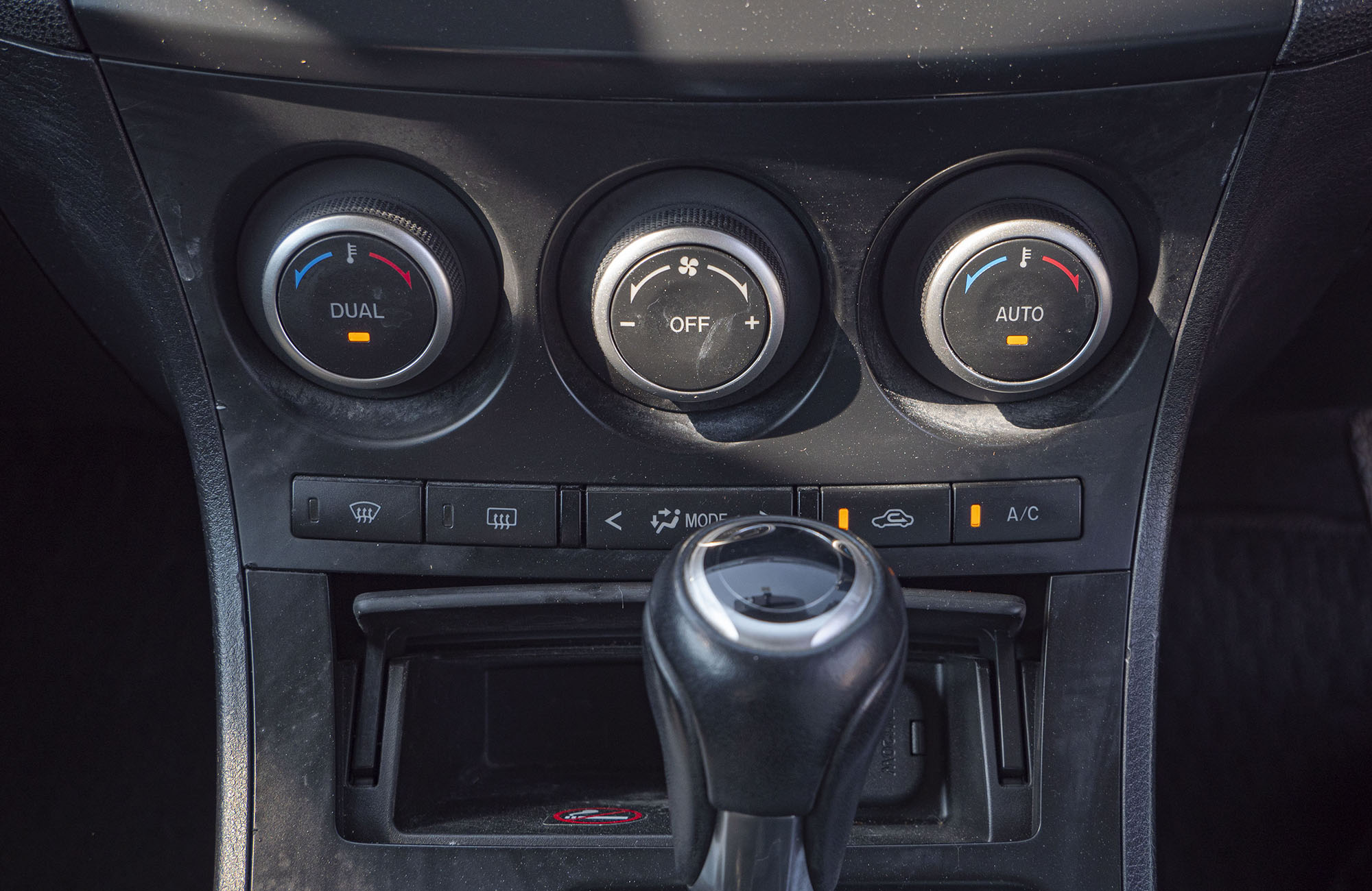 
								Mazda Axela 2WD Petrol Model 2014 full									